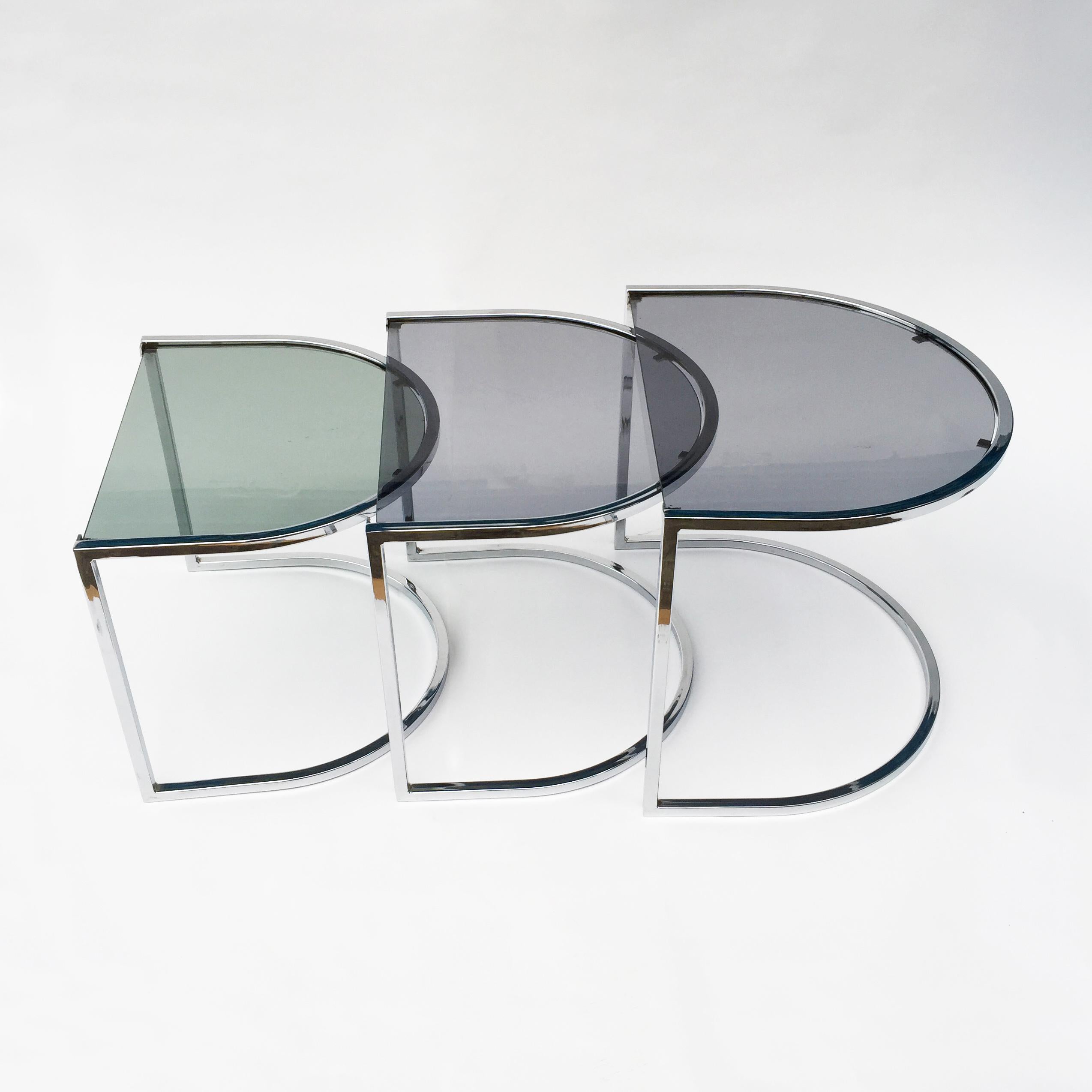 Late 20th Century Milo Baughman Style of Chrome and Glass Nest Side Tables, Mid Century Art Deco For Sale