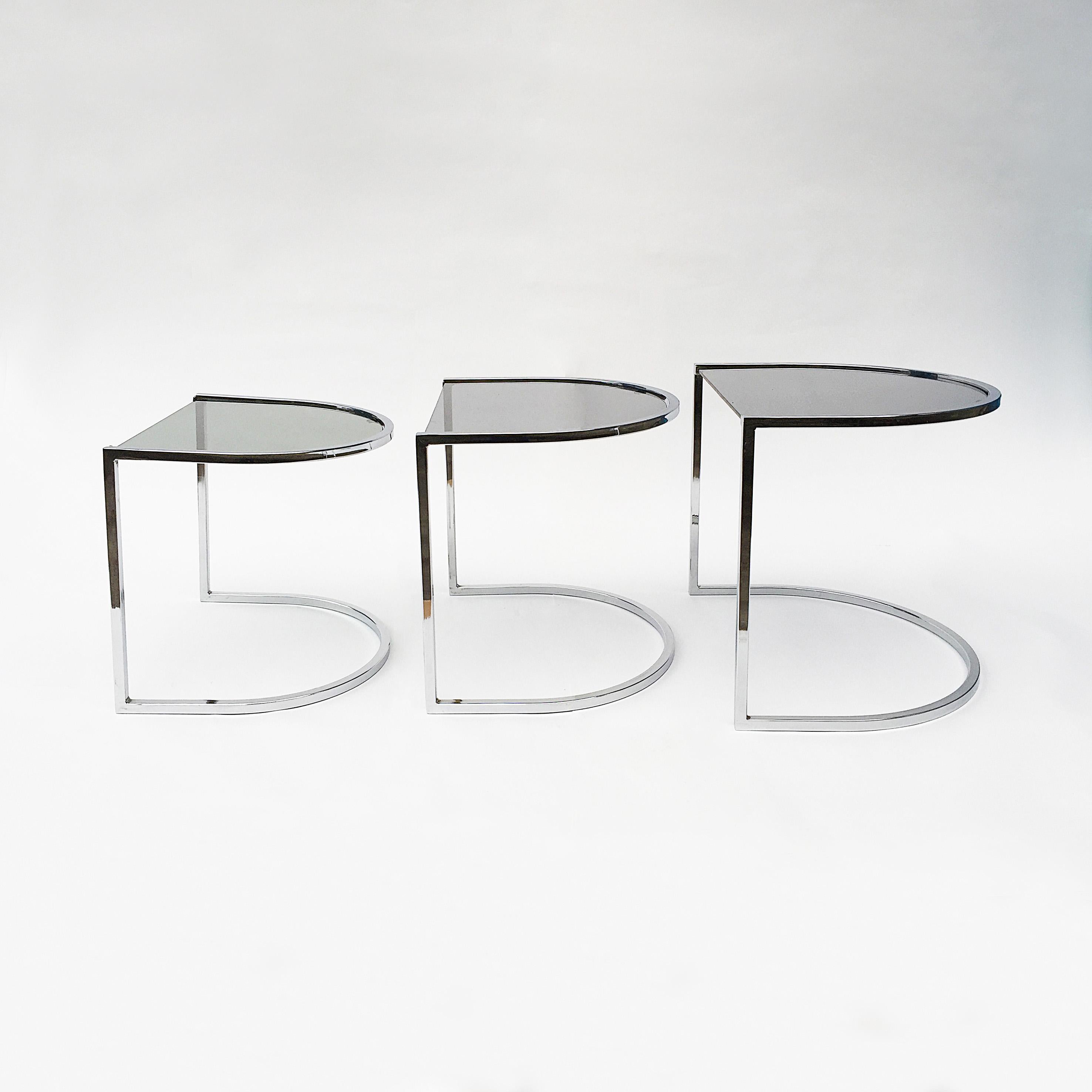 Milo Baughman Style of Chrome and Glass Nest Side Tables, Mid Century Art Deco For Sale 1