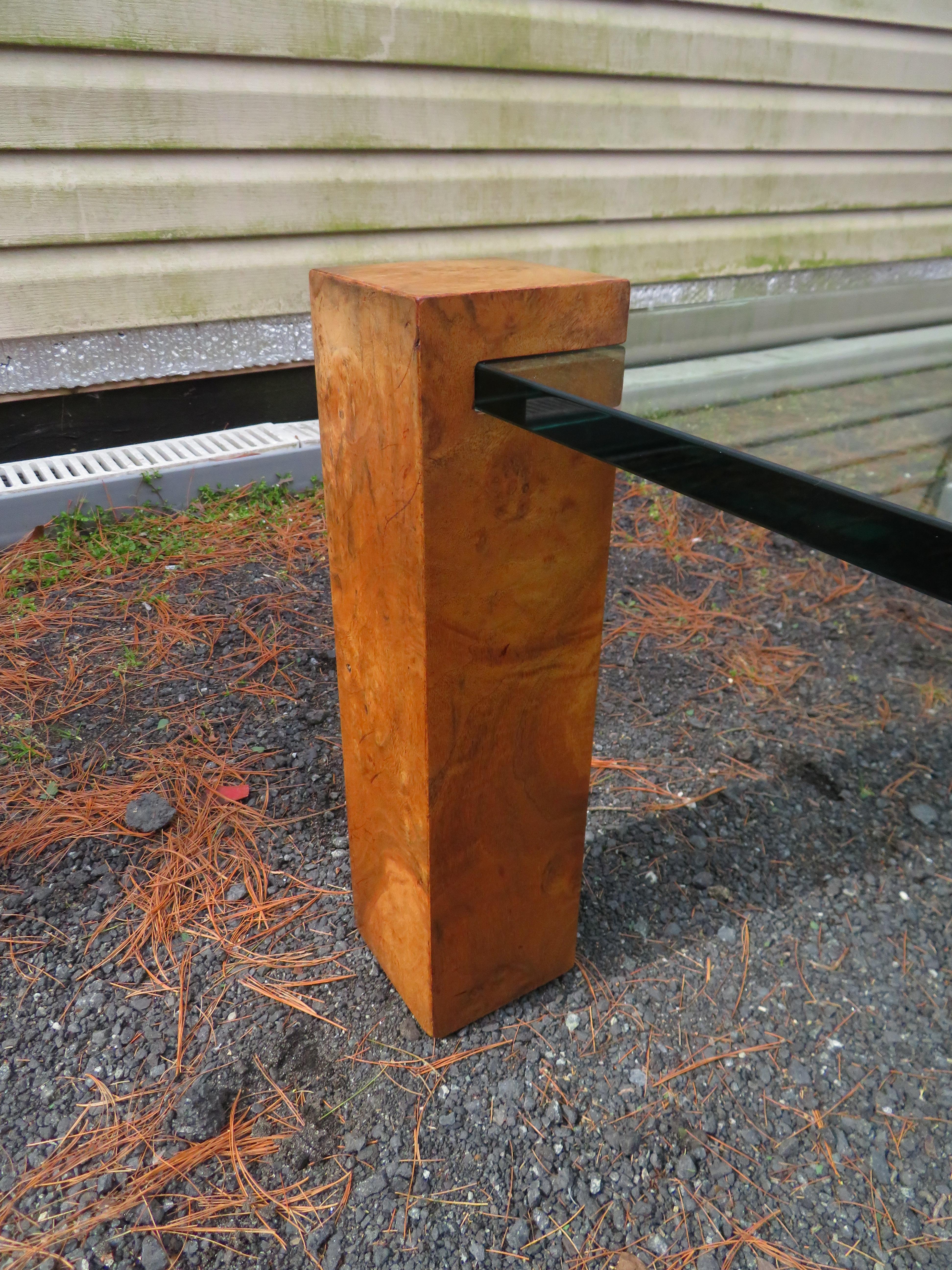Table basse à colonne en bois d'olivier de style Milo Baughman, mi-siècle moderne en vente 3