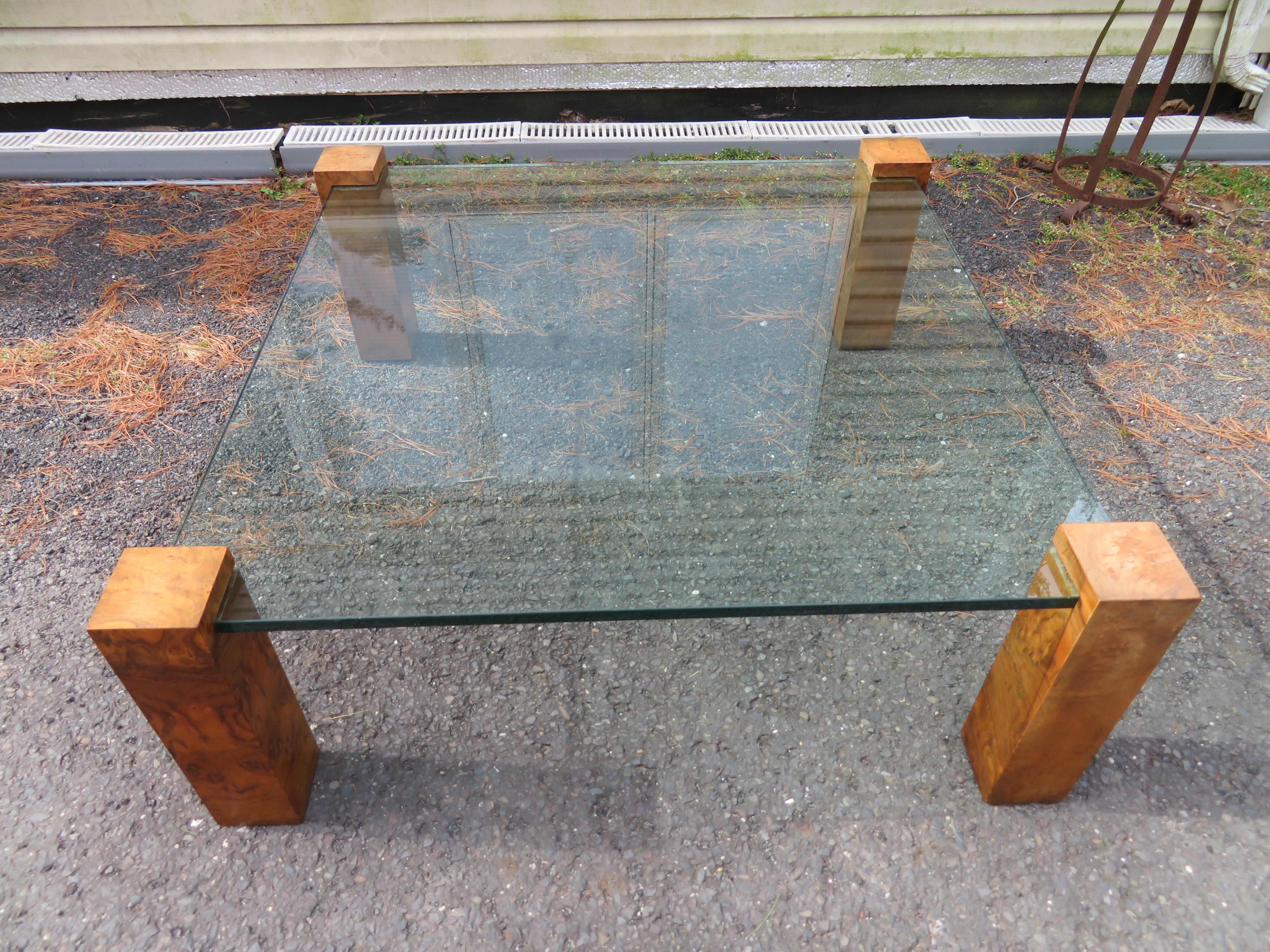 Table basse à colonne en bois d'olivier de style Milo Baughman, mi-siècle moderne en vente 6