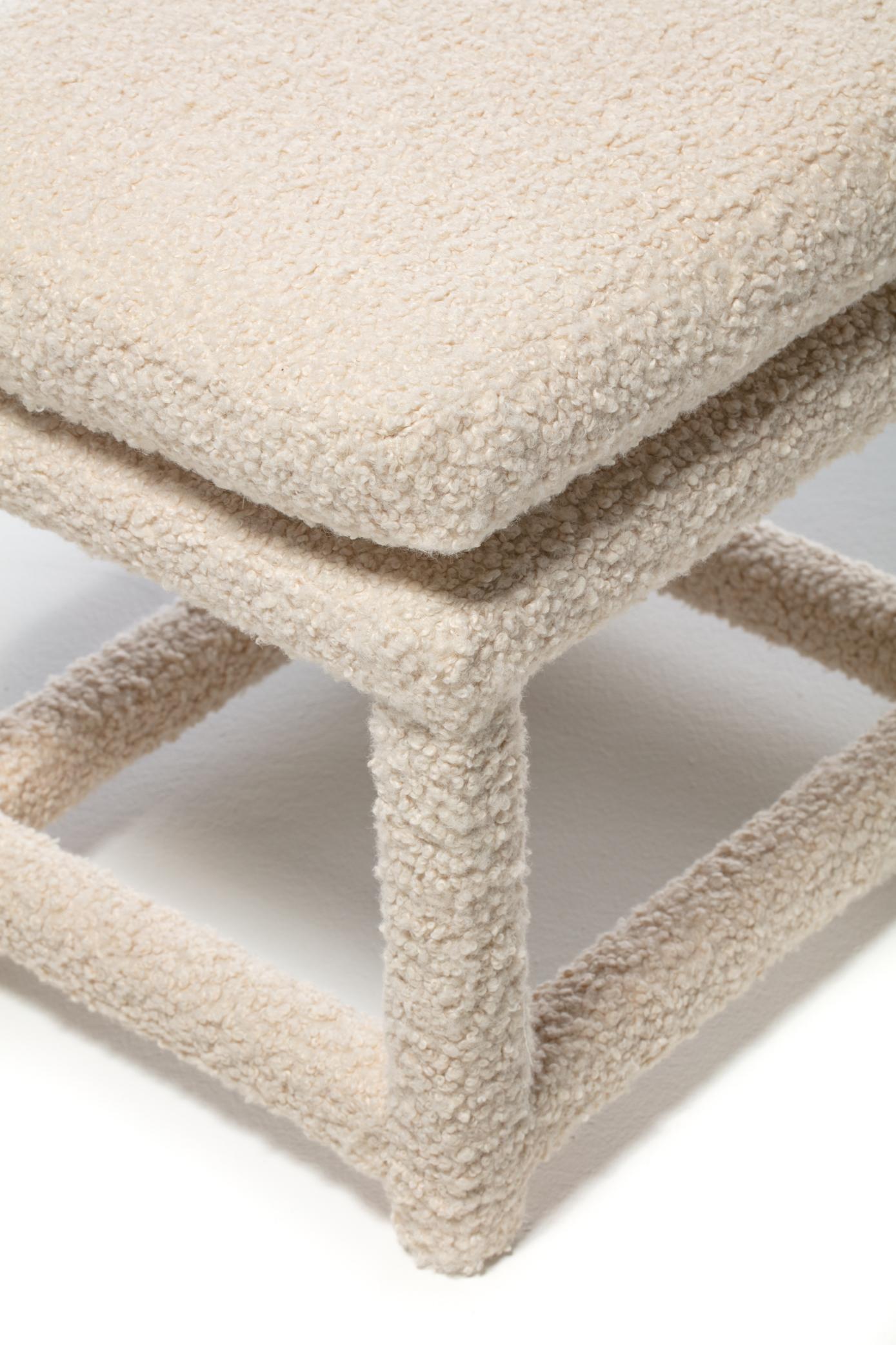 Paire de poufs Parsons de style Milo Baughman en bouclé ivoire en vente 5