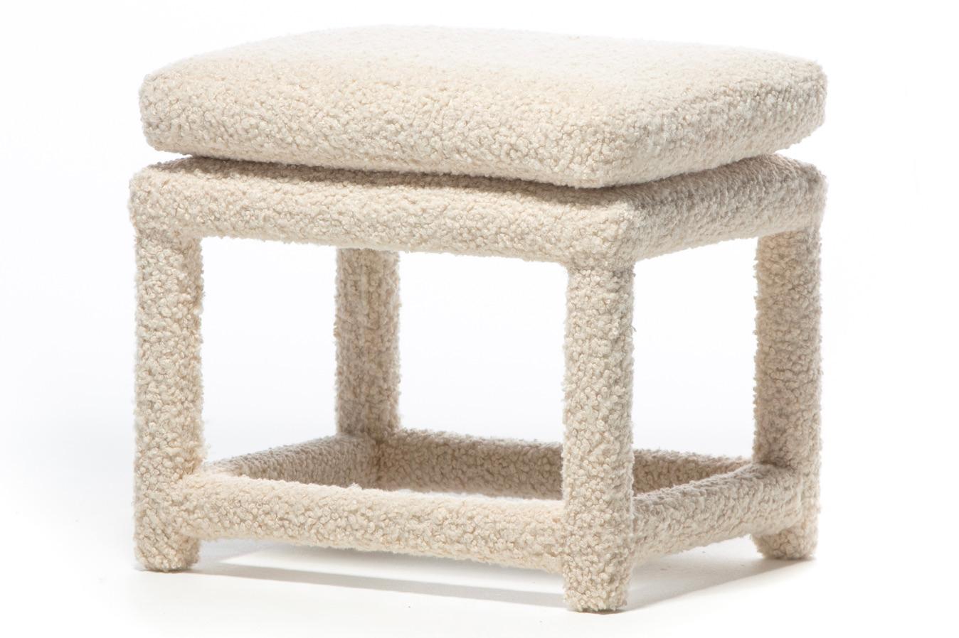 Paire de poufs Parsons de style Milo Baughman en bouclé ivoire en vente 1
