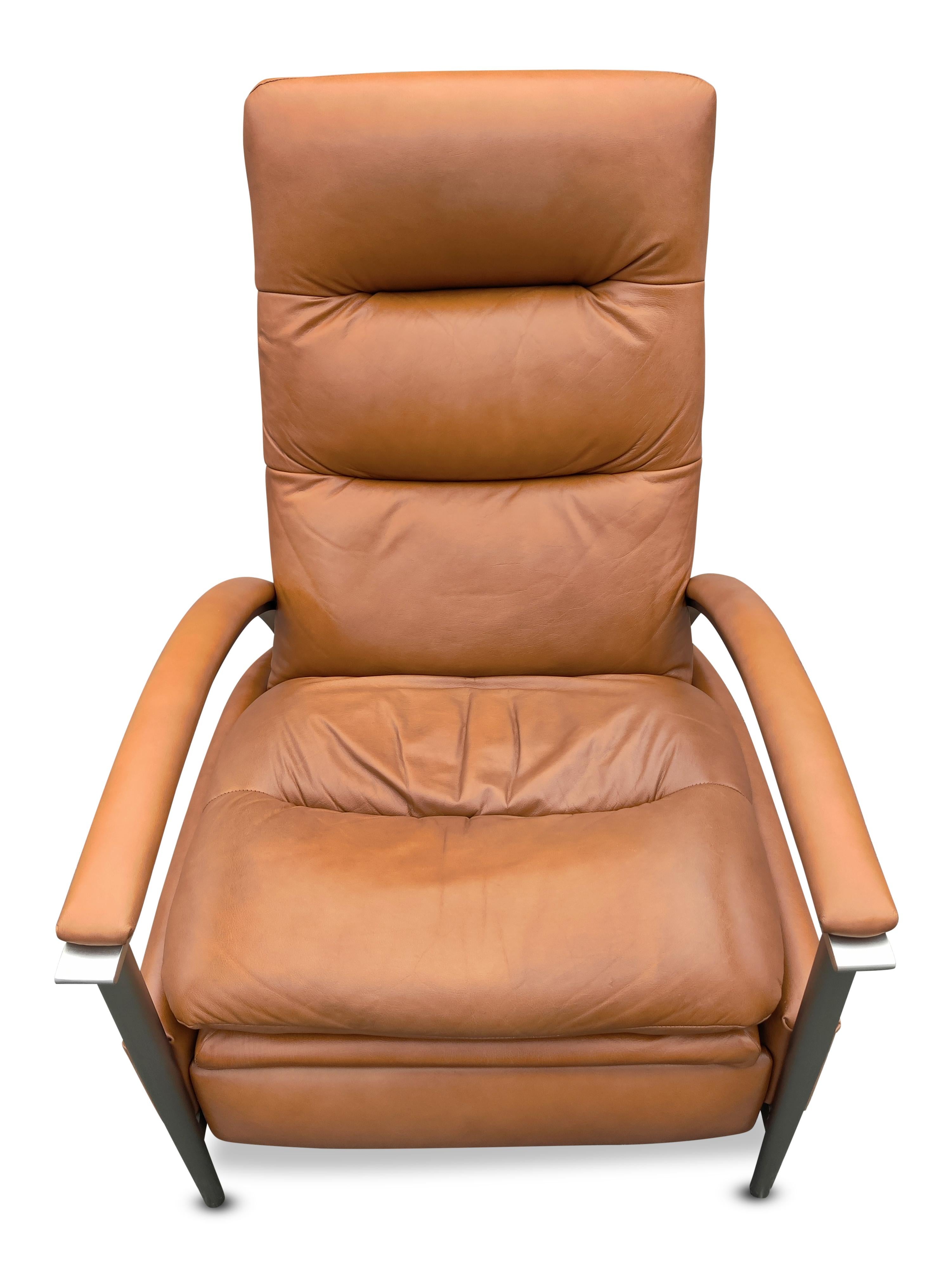 Milo Baughman Style Pair Orange Leather and Steel Recliners or Lounge Chairs In Good Condition In Philadelphia, PA