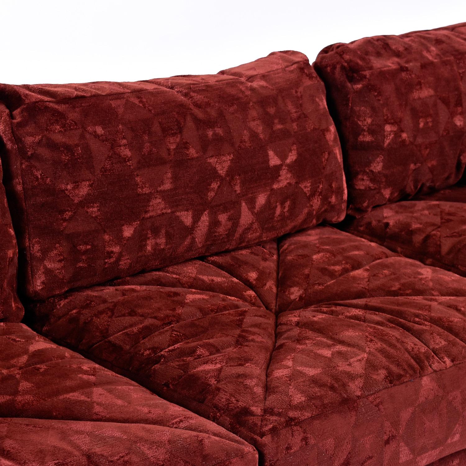 Milo Baughman Stil Rotes dreiteiliges Sofa-Set aus Velours von Aven Rich im Angebot 10