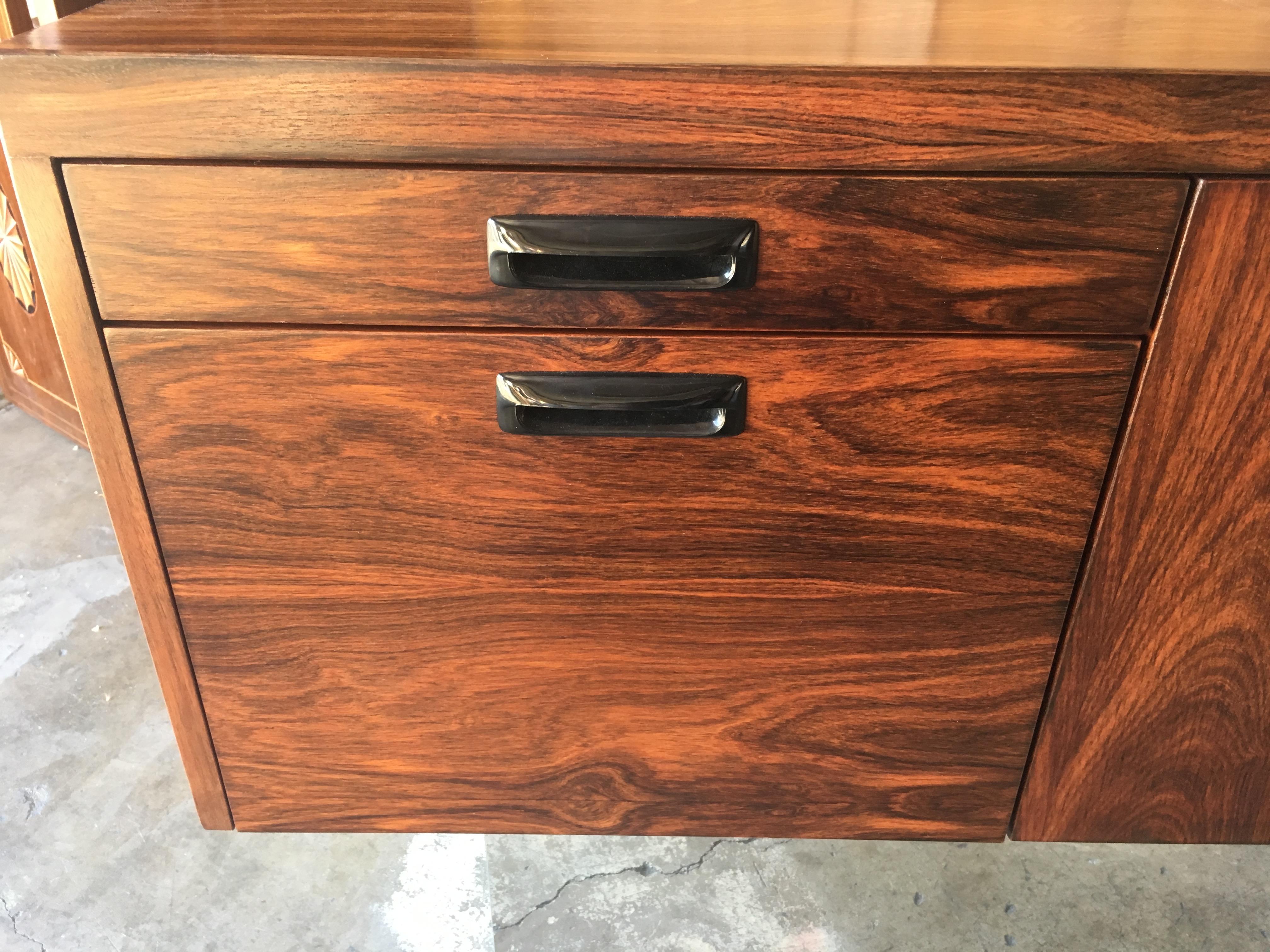 Milo Baughman Style Rosewood with Chrome Plinth Credenza In Good Condition In Denton, TX