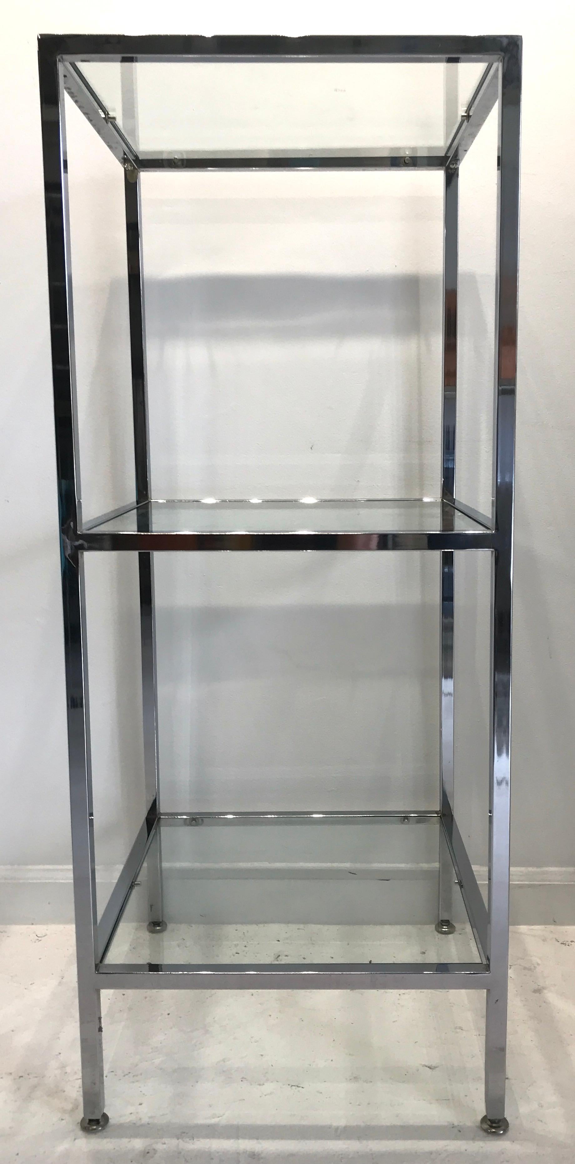 Milo Baughman style short chrome and glass column étagère, two available
Each one fitted with three 17 inch square clear glass shelves. Each cube shelf has a display height of 17.5
