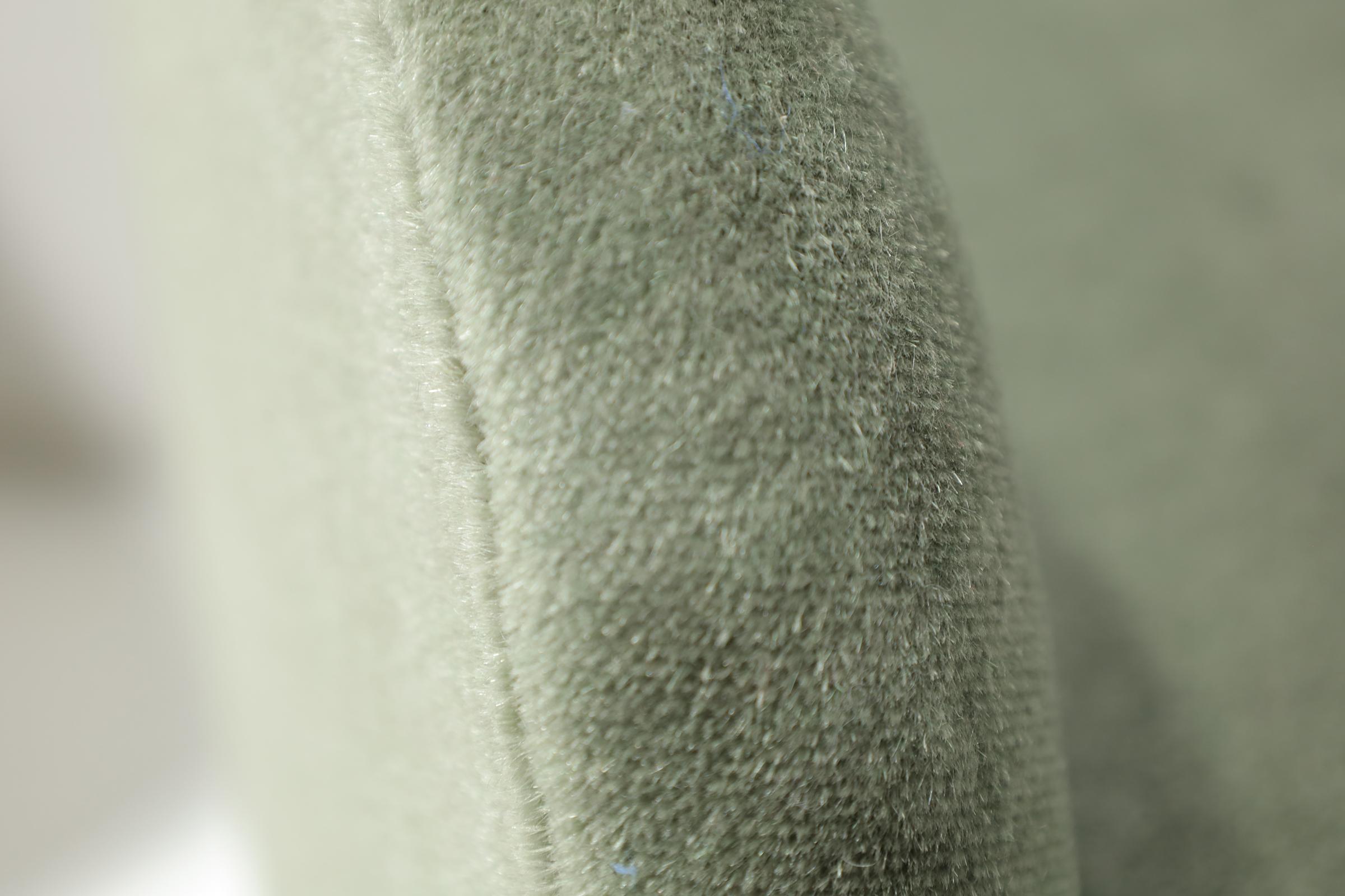 Milo Baughman Style Teardrop Lounge Chairs in Vendome Mohair en vente 2