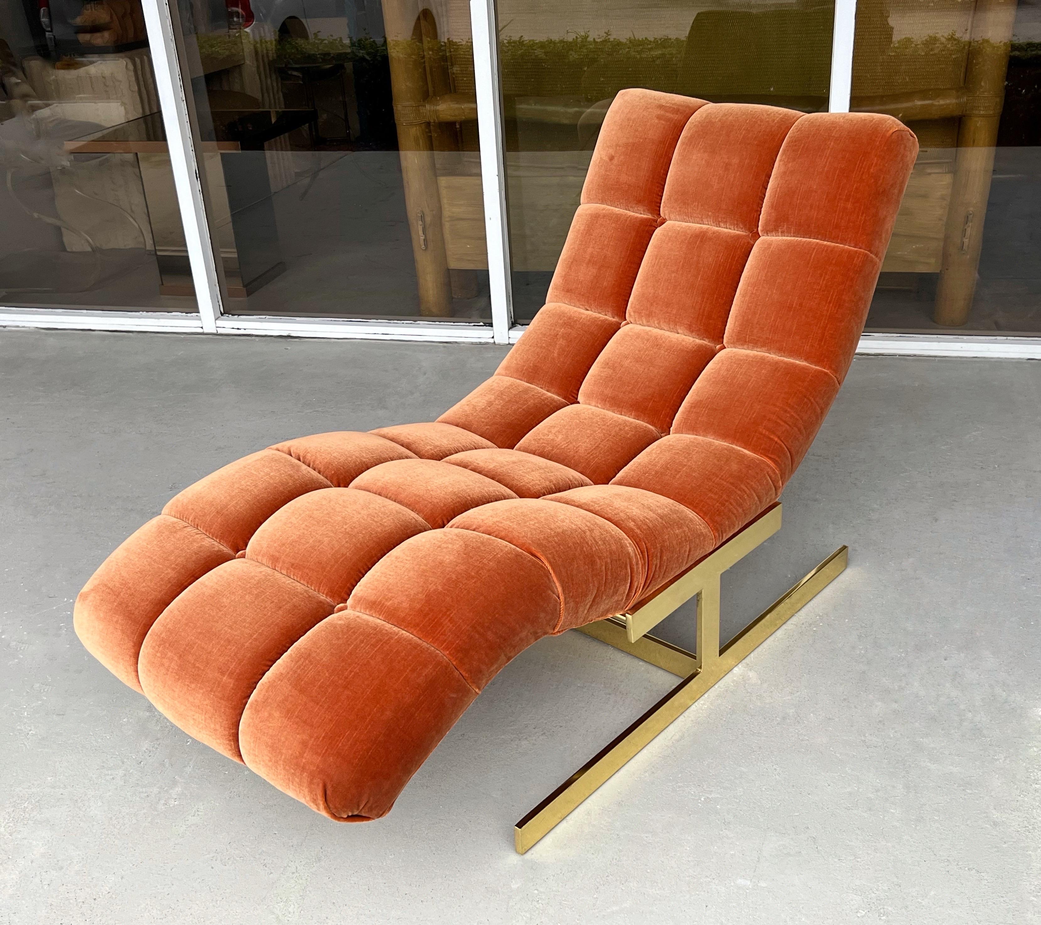 Iconic Wave chaise longue, the upholstered shape is tufted in a large square format and appears to float on the polished brass plated base. Very modern design after Milo Baughman. Probably manufactured by Carsons Furniture Co. American, circa 1970s.