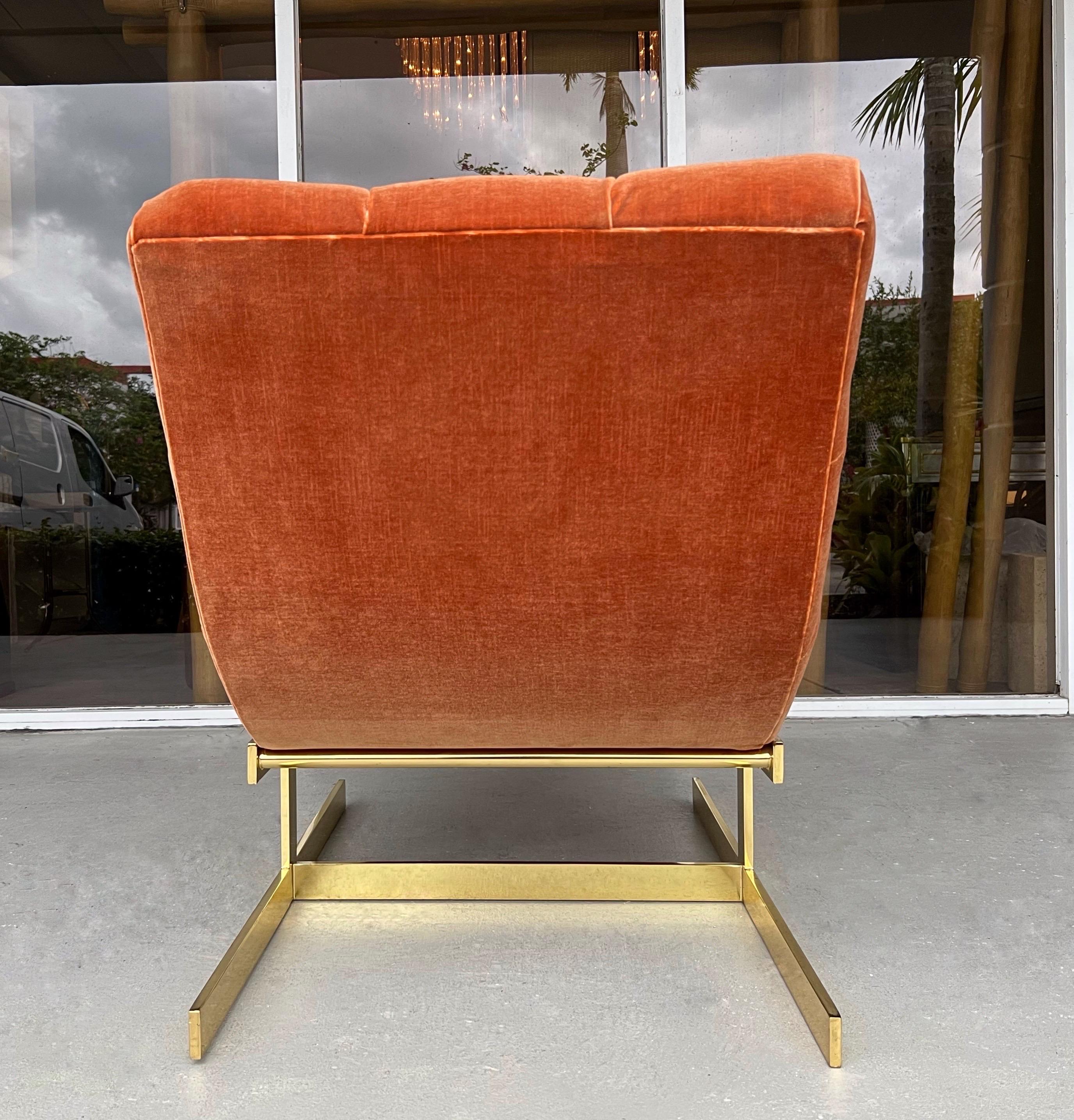 Milo Baughman Style Tufted Velvet and Brass Wave Chaise 1970s In Good Condition In Miami, FL