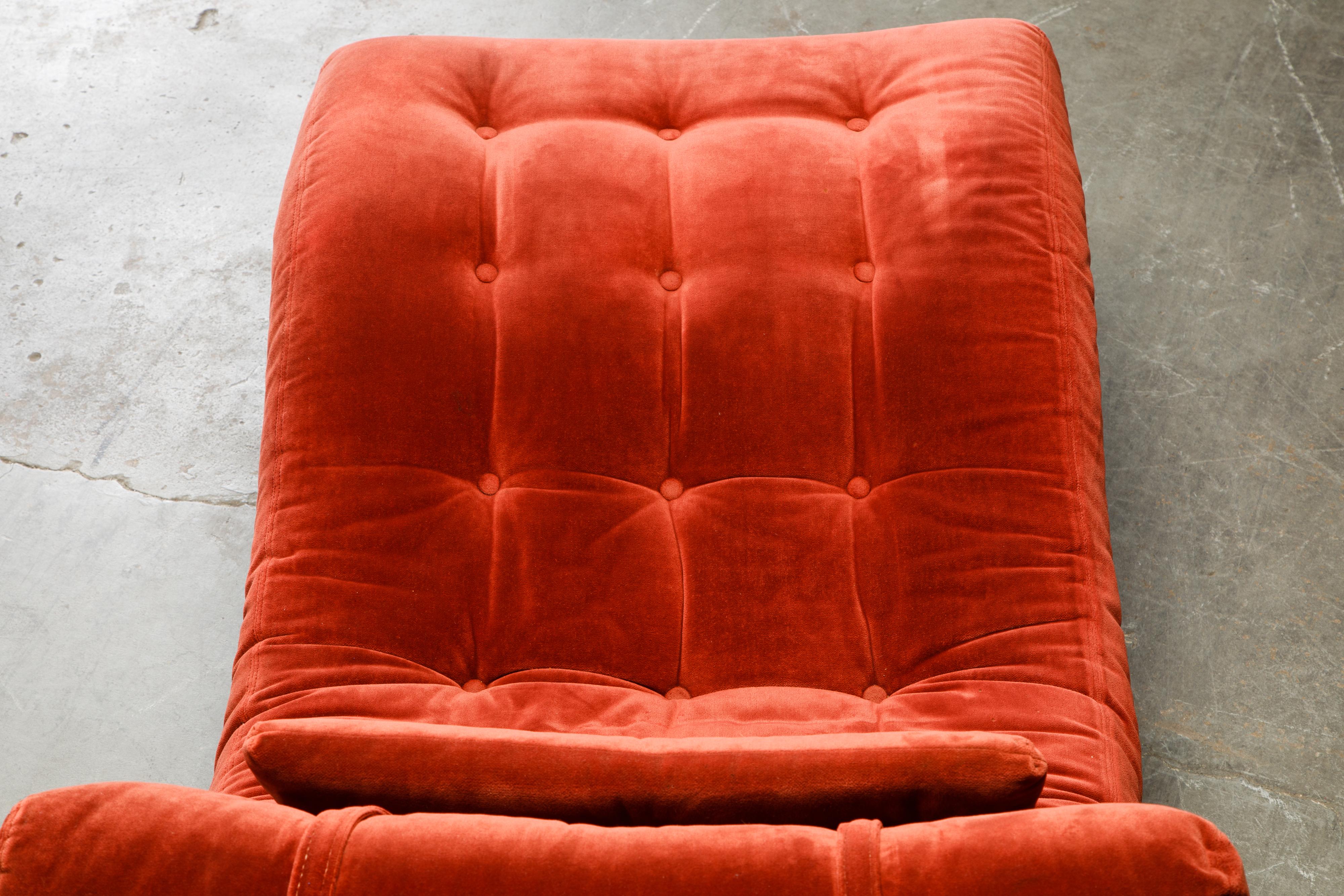 Milo Baughman Style Tufted Velvet and Brass Wave Chaise, circa 1970s 12