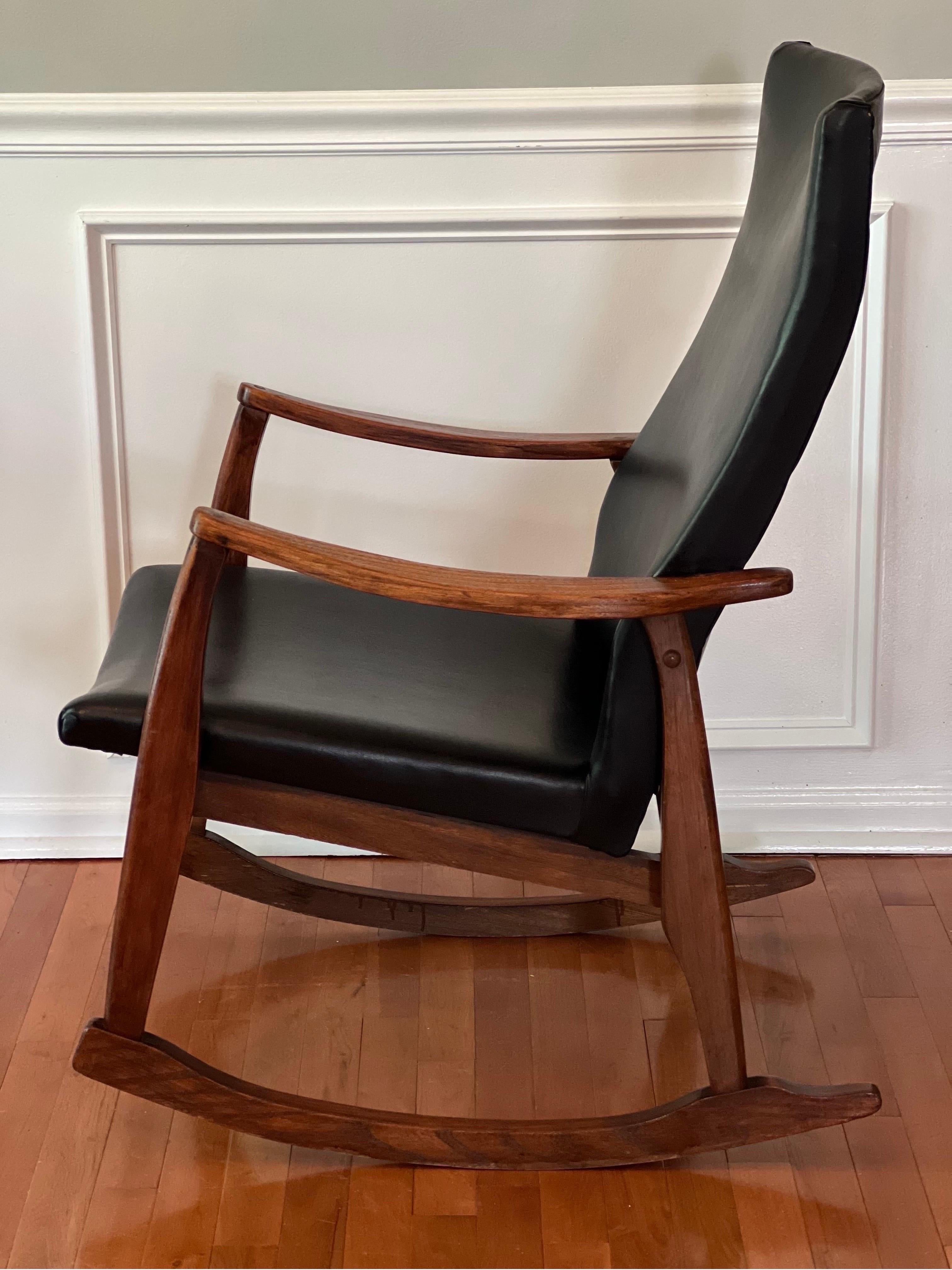 Mid-Century Modern Chaise à bascule vintage de style Milo Baughman en vente