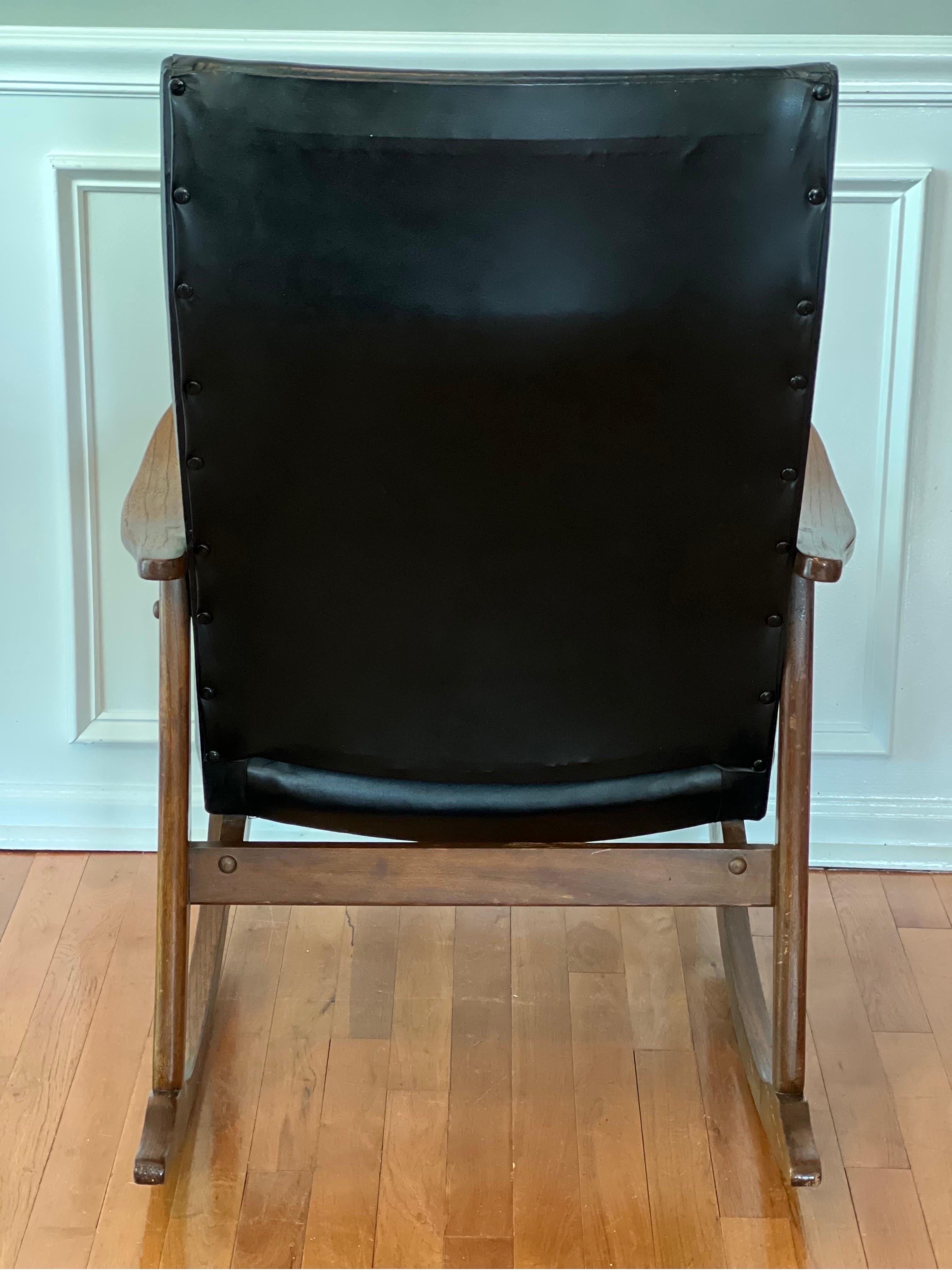 Inconnu Chaise à bascule vintage de style Milo Baughman en vente