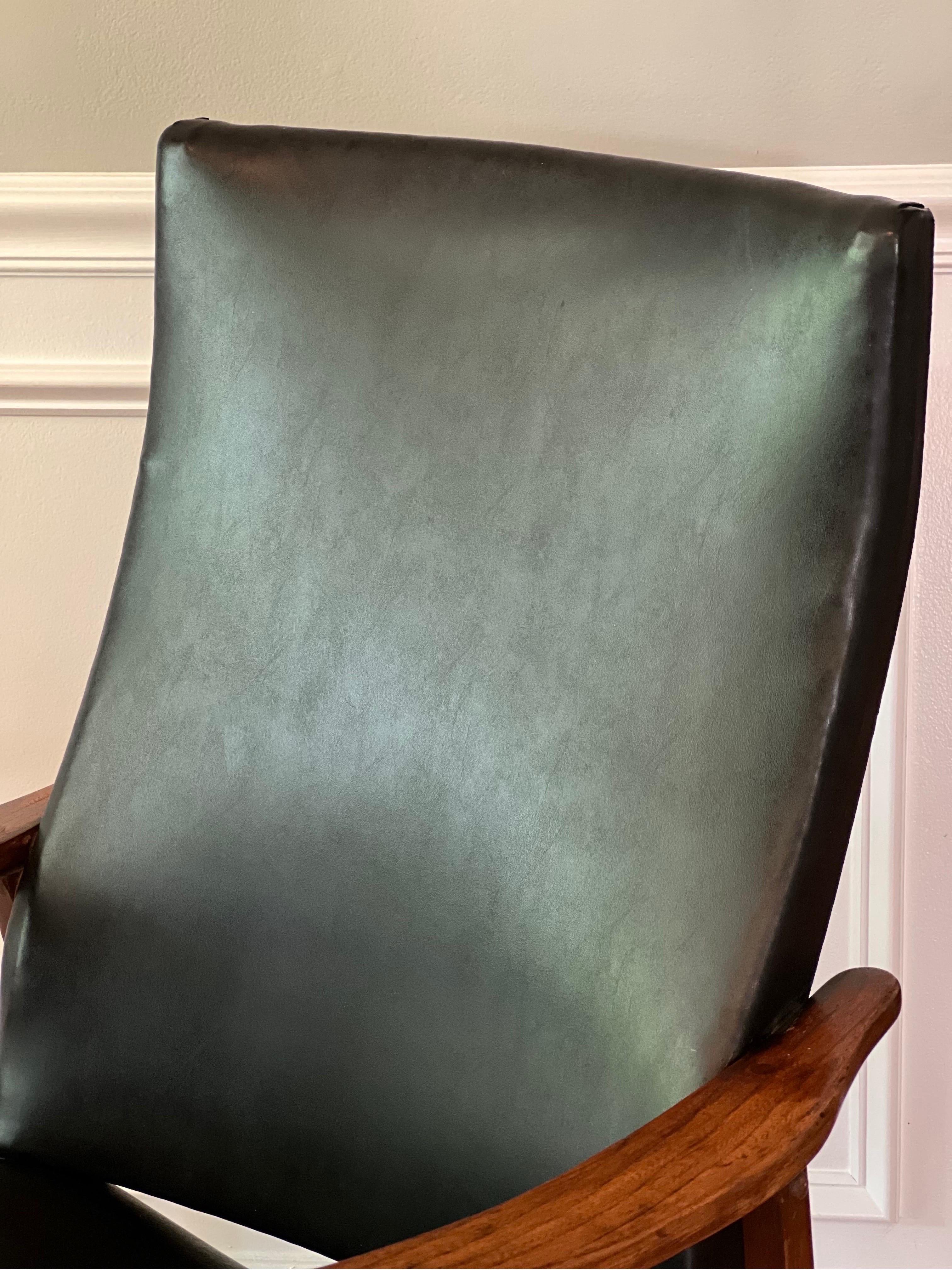 Naugahyde Chaise à bascule vintage de style Milo Baughman en vente