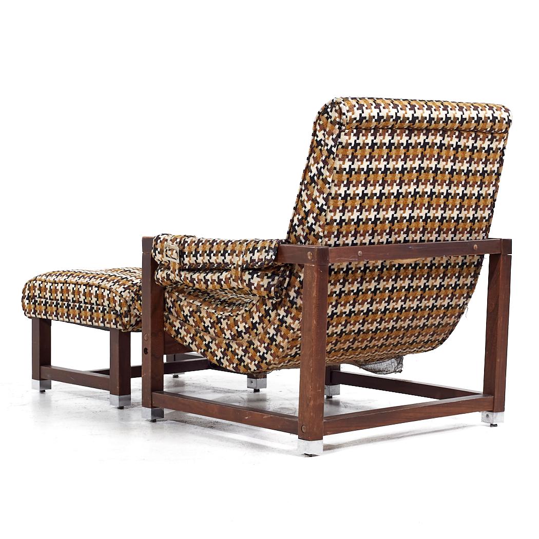 Late 20th Century Milo Baughman Style Walnut Scoop Lounge Chair and Ottoman For Sale
