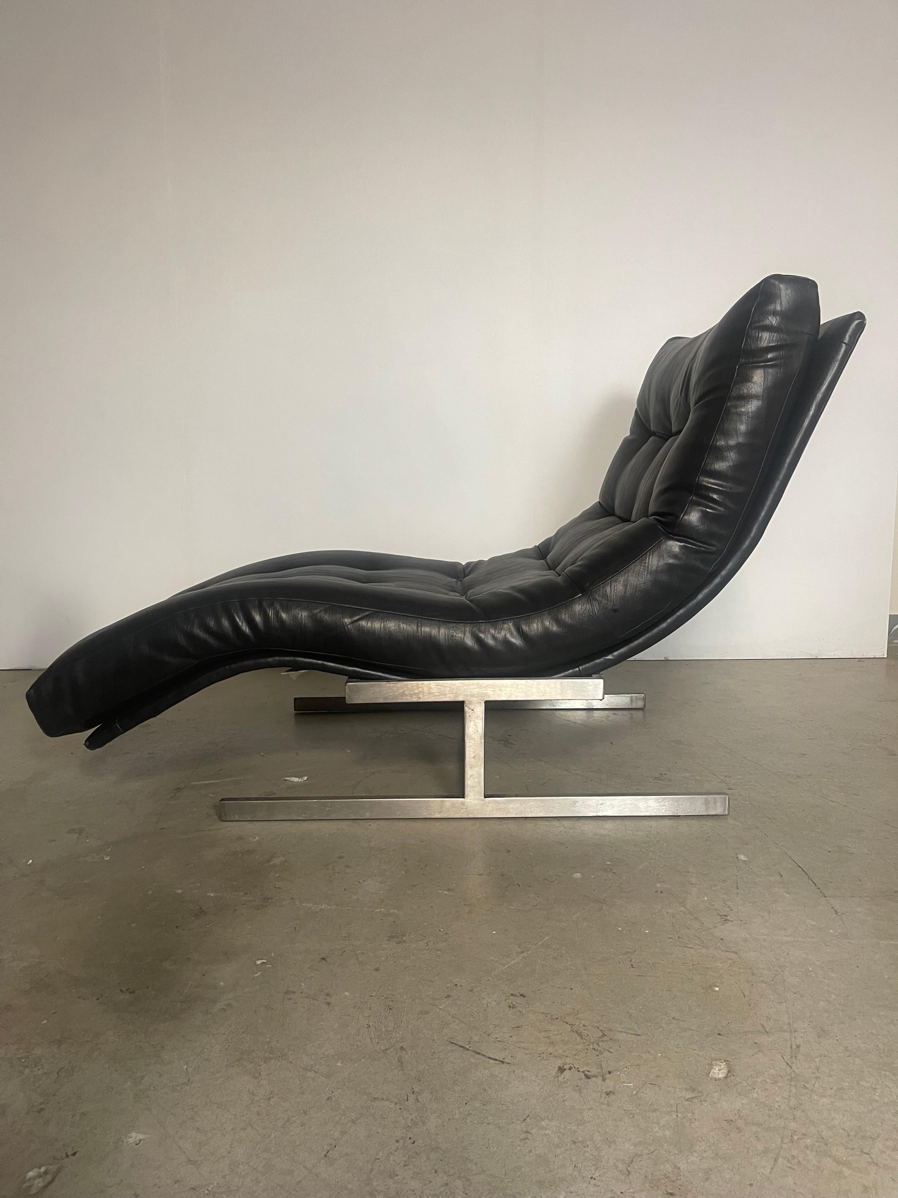 Mid-Century Modern Milo Baughman Style Wave Chaise Lounge For Sale