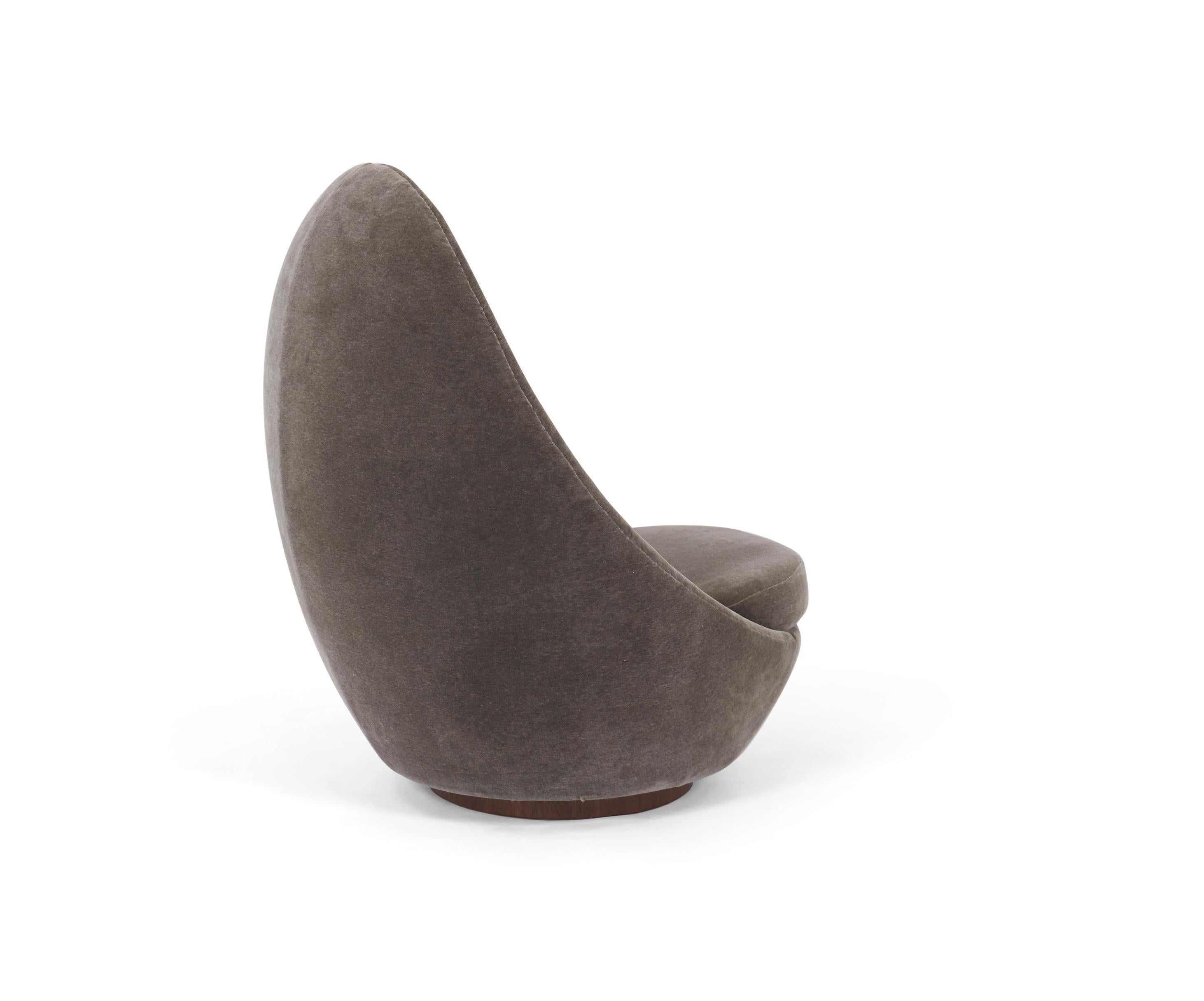 Mid-Century Modern Milo Baughman Swivel and Tilt Egg Chair