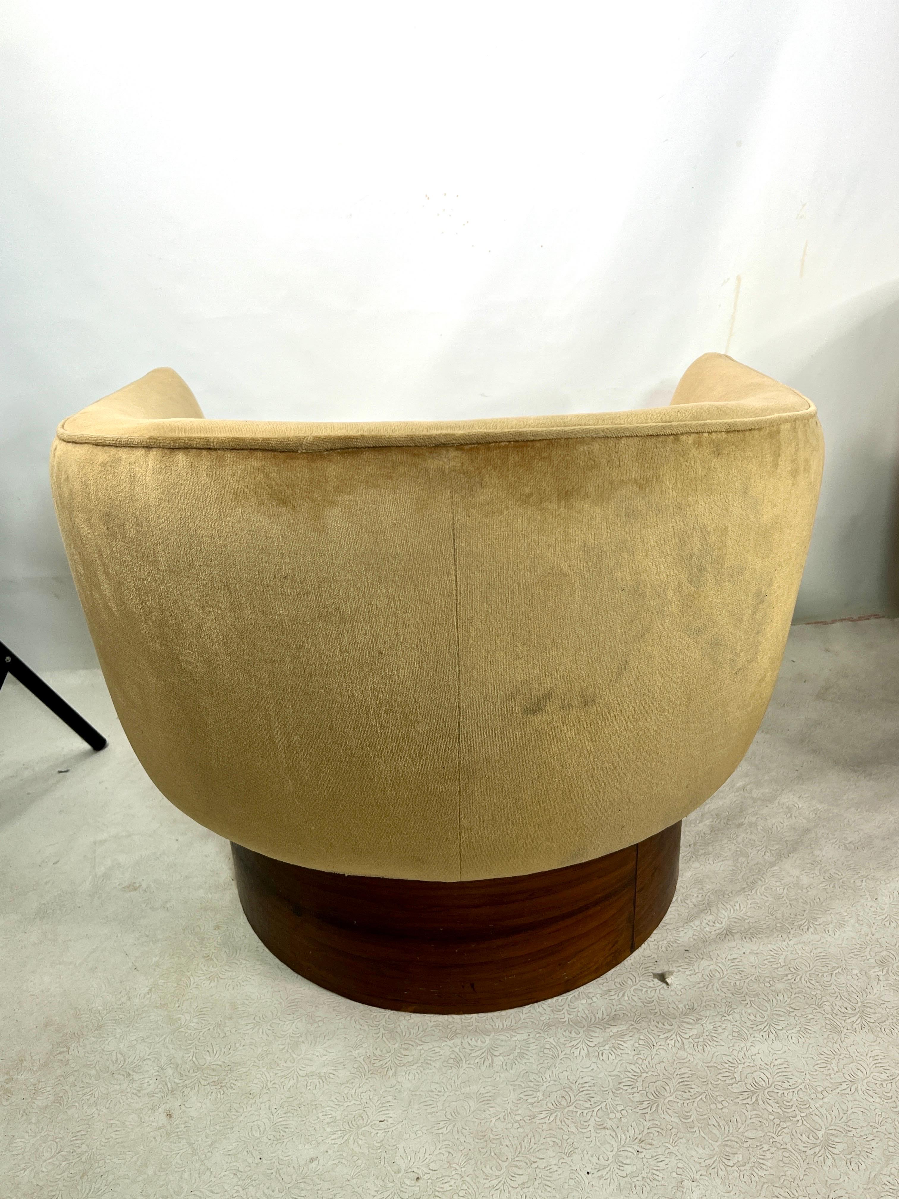 For sale is this great pair of vintage Swivel barrel chairs.
