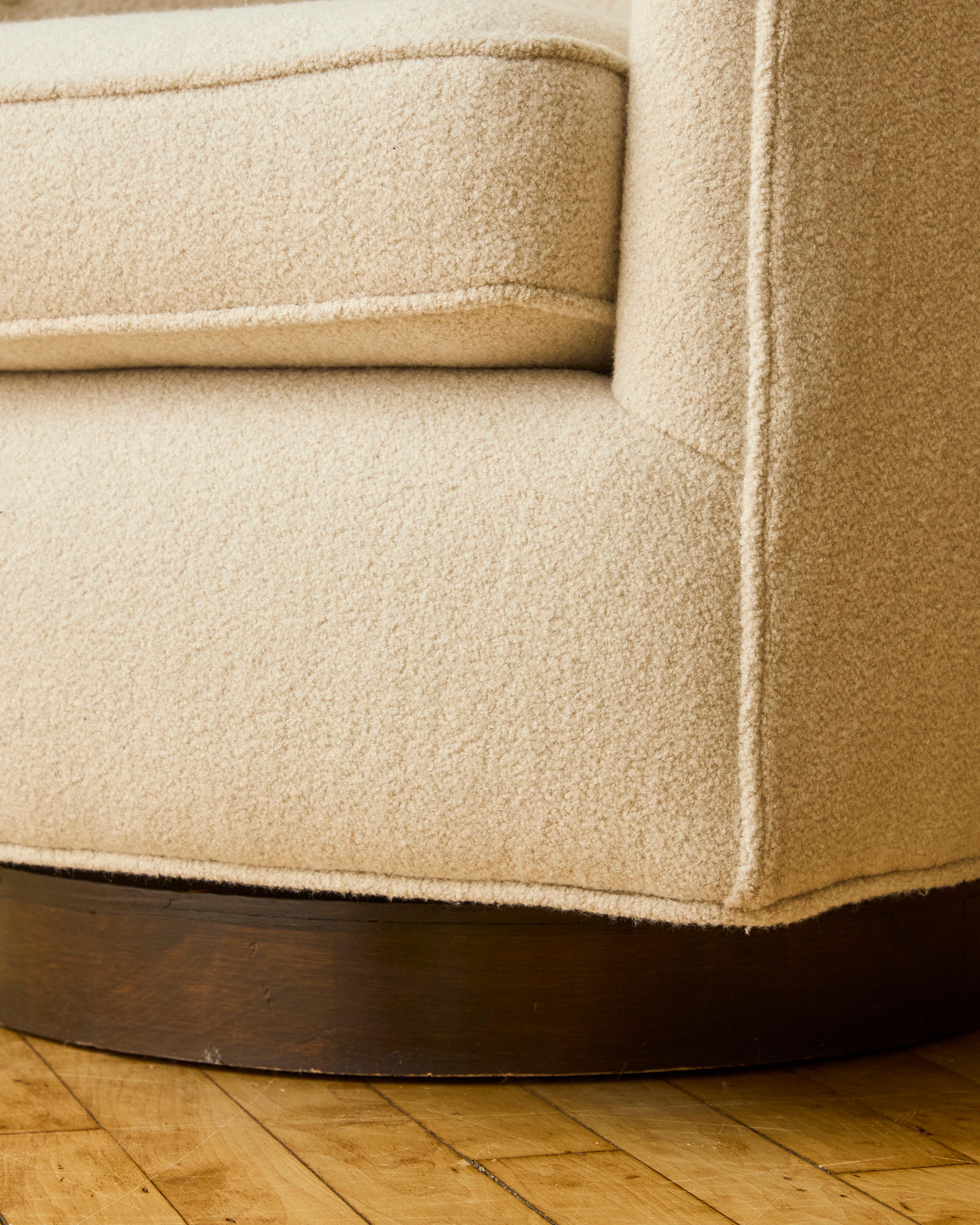 Milo Baughman Swivel Chair with Wood Base im Angebot 3