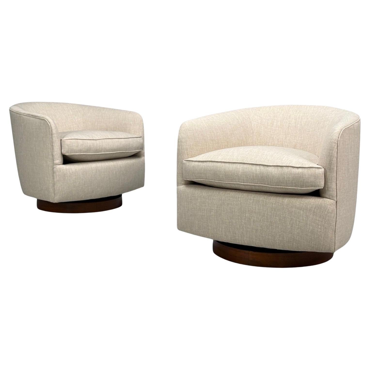Milo Baughman, Swivel Chairs, Beige Upholstery, Walnut, USA, 1970s