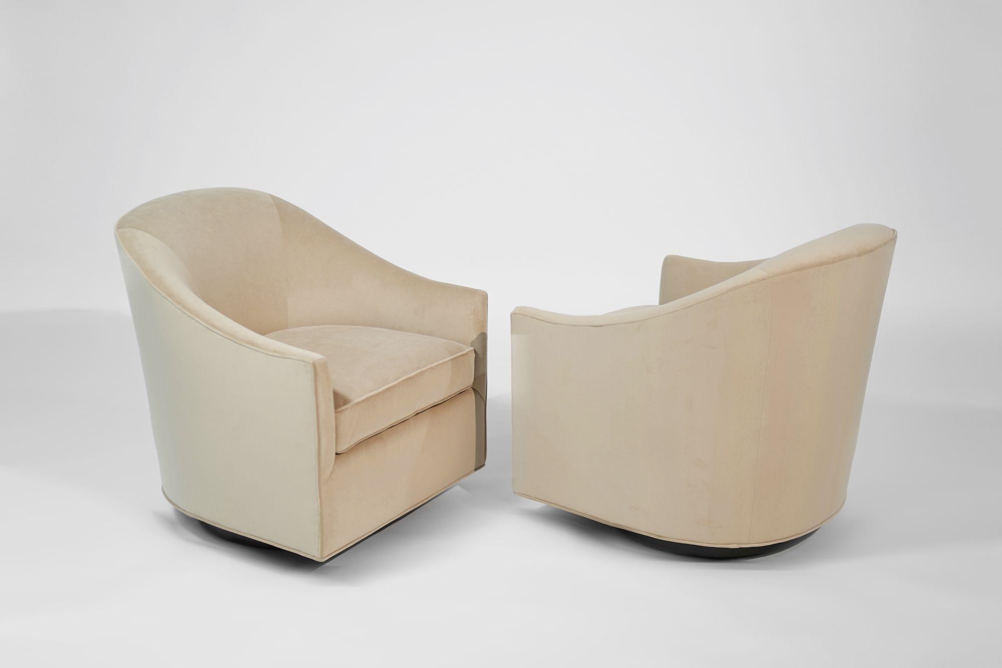Mid-Century Modern Milo Baughman Swivel Chais on Bronze Supports, C. 1970s