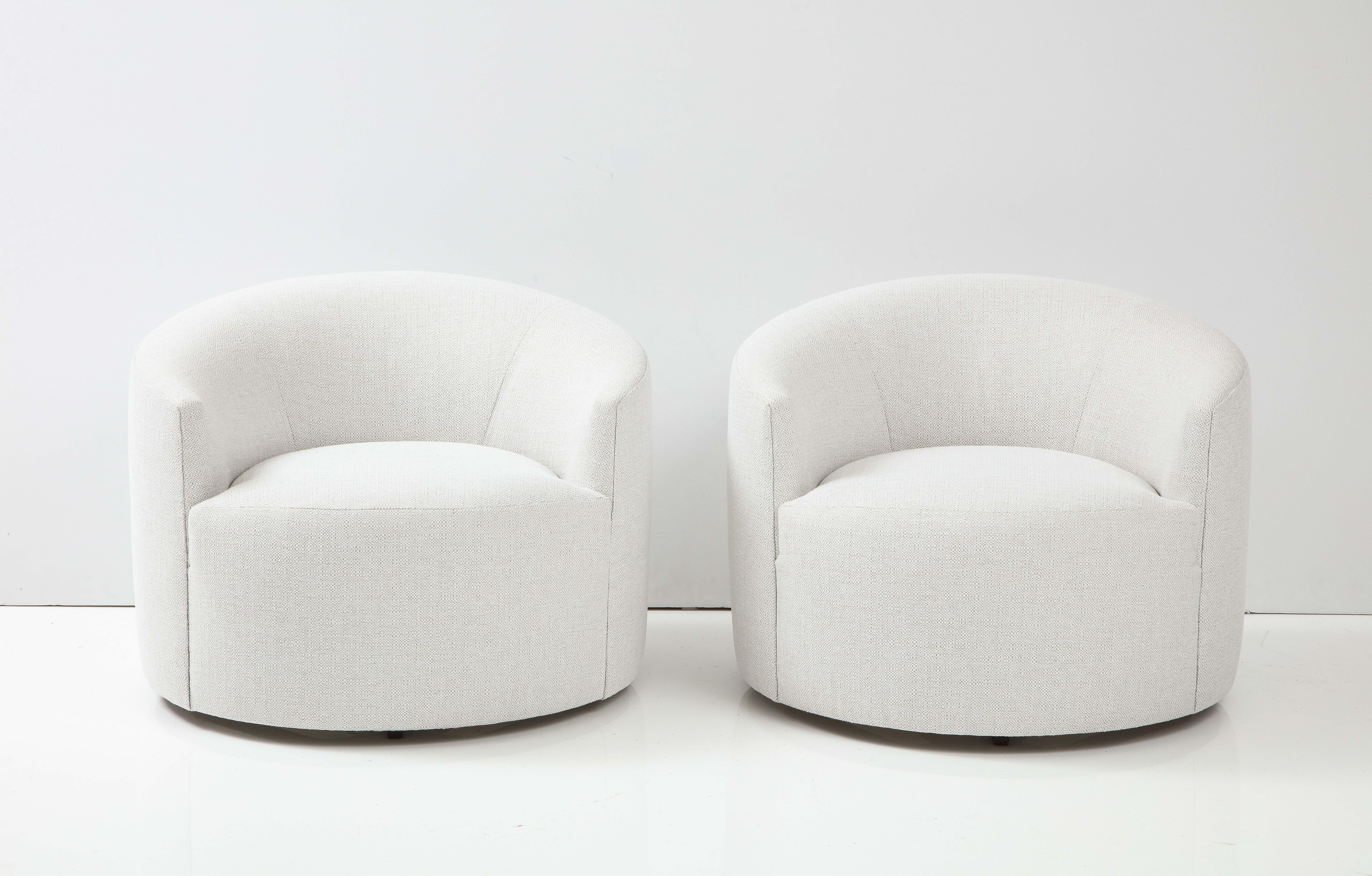 Modernist pair of swivel bucket chairs having clean tailored lines and new linen/cotton white basketweave upholstery fabric. In the style of Milo Baughman design for Thayer Coggin Co.