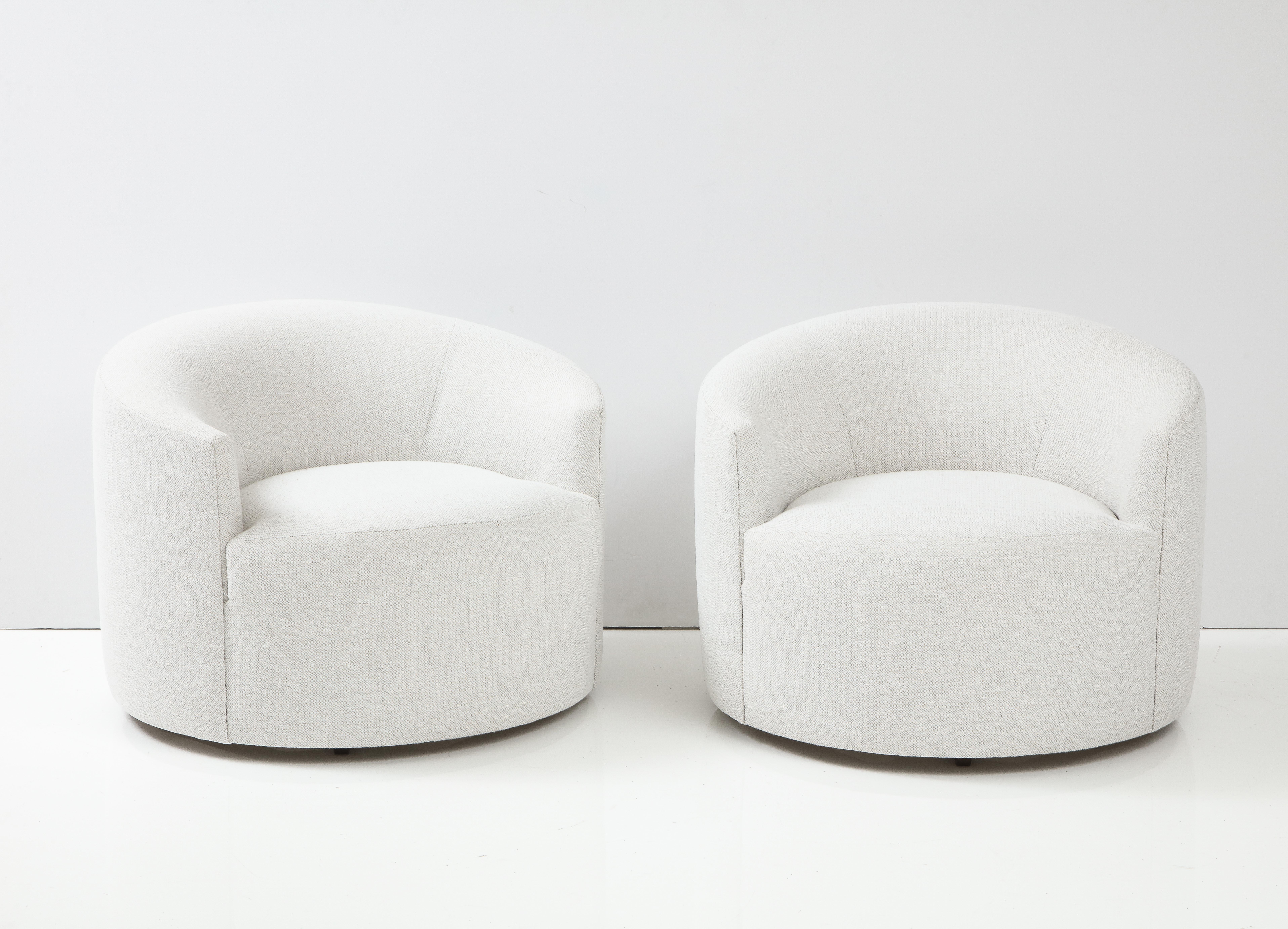 Milo Baughman Style Swivel Club Chairs, labeled In Excellent Condition In New York, NY