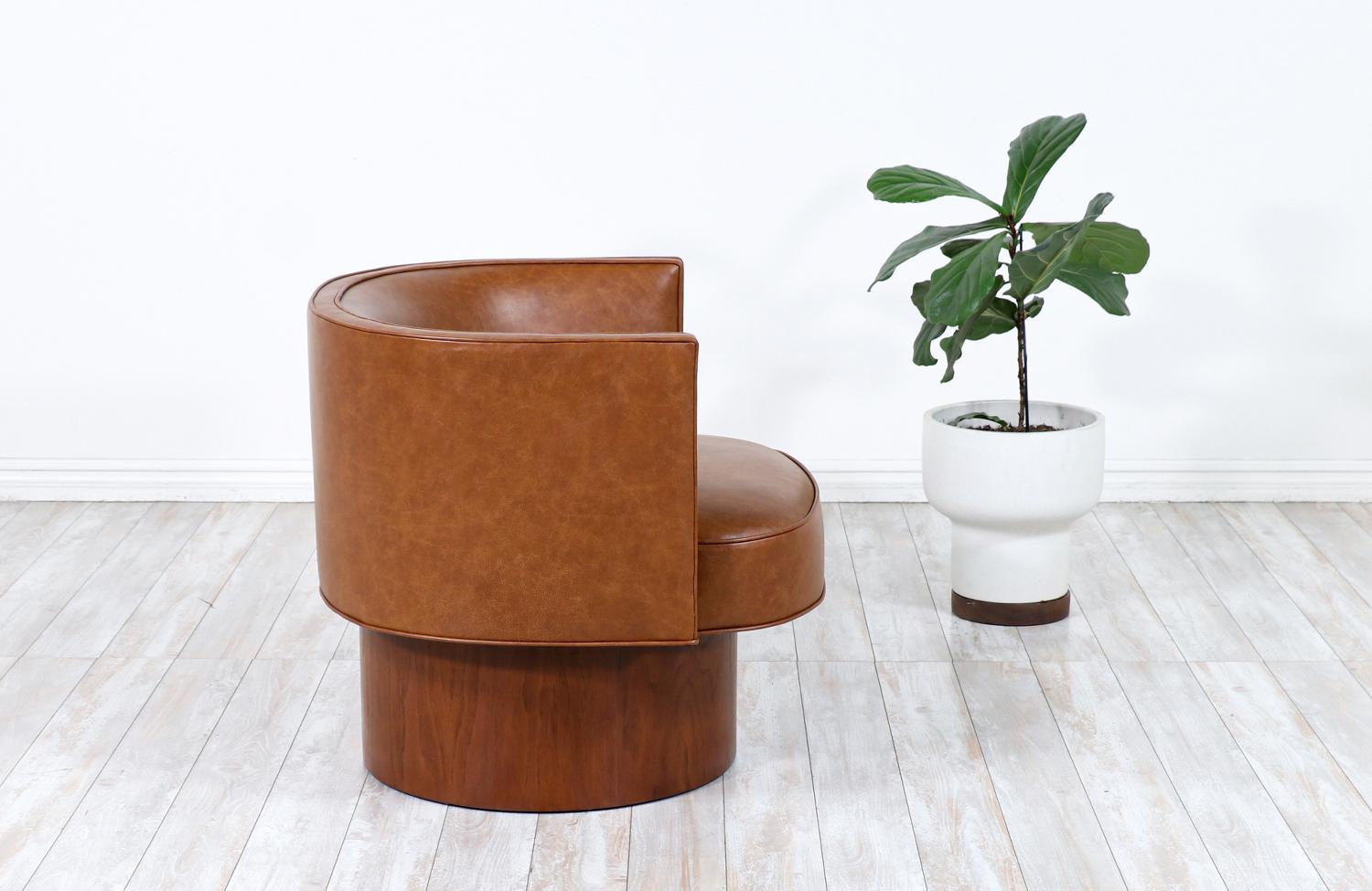 American Milo Baughman Swivel Cognac Leather Tub Chair for Thayer Coggin