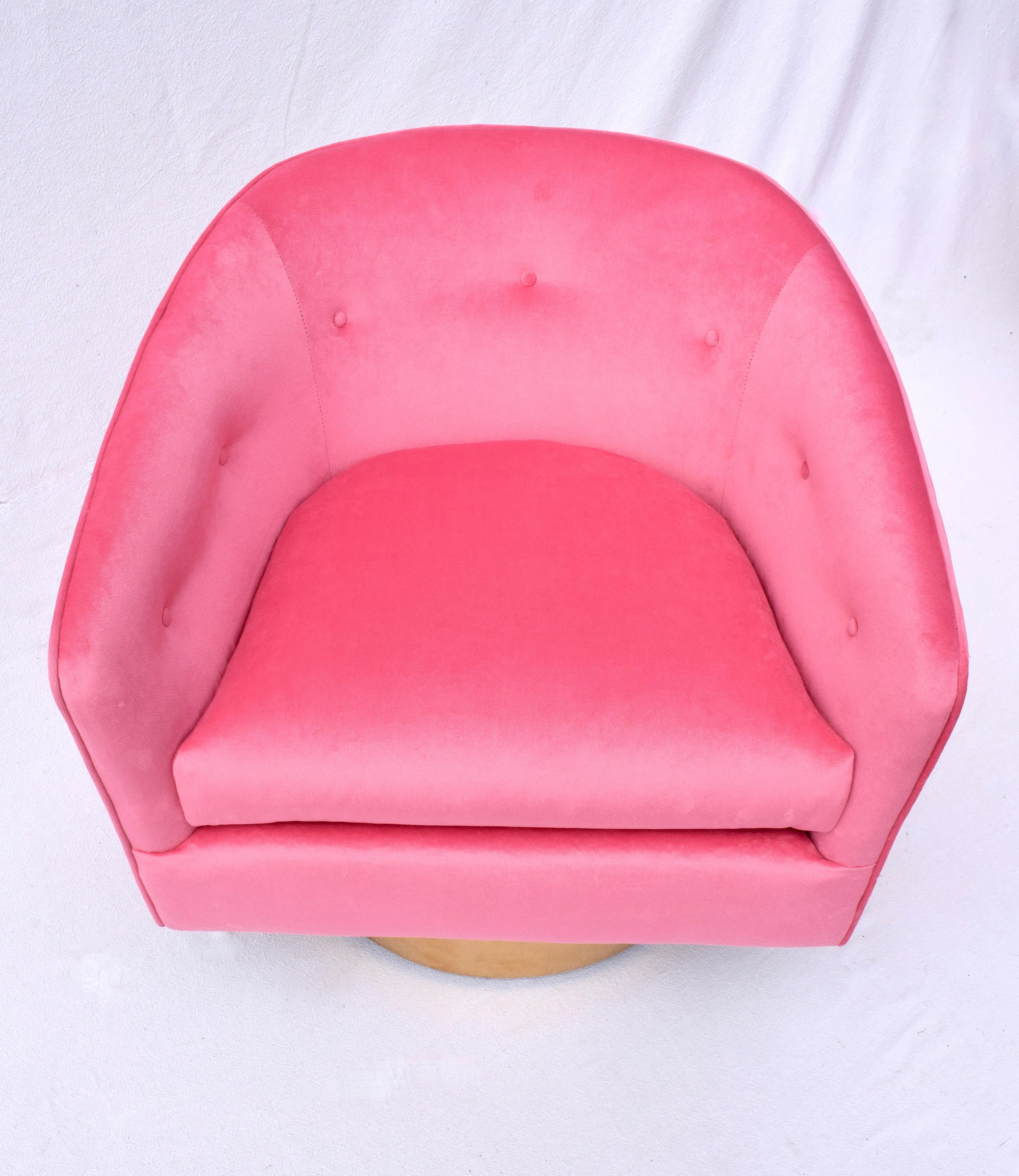 Milo Baughman Swivel Lounge Chairs on Brass Base With Pink Velvet For Sale 5
