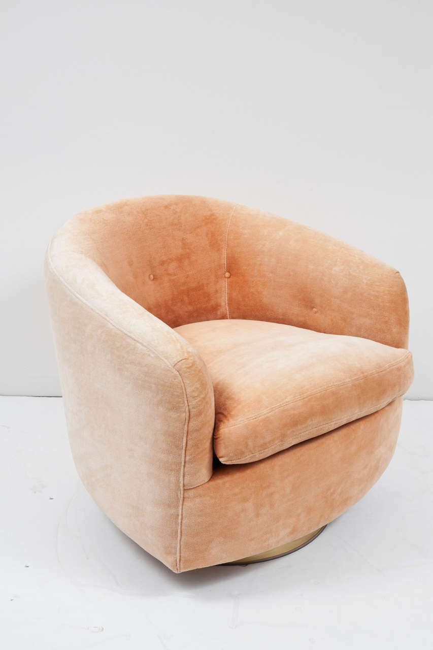 A swivel tub chair with brass base by Milo Baughman for Thayer Coggin. Offered with re-upholstery in COM (Client's On Material) or COL (Client's On Leather), USA, circa 1970.

You supply the material and we will reupholster. Please allow 4 to 6