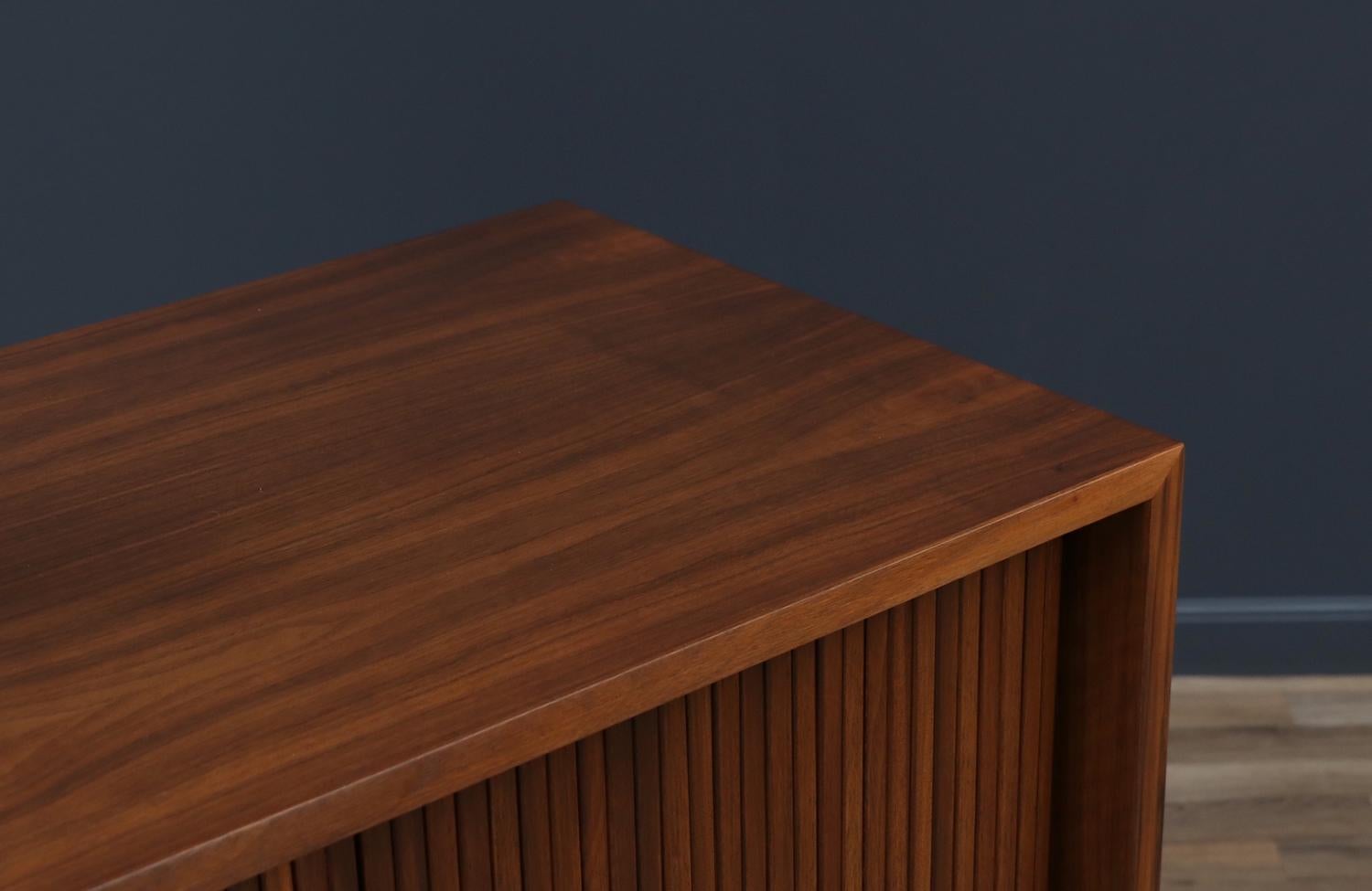 Expertly Restored - Milo Baughman Tambour-Door Walnut Cabinet Colored Drawers For Sale 6