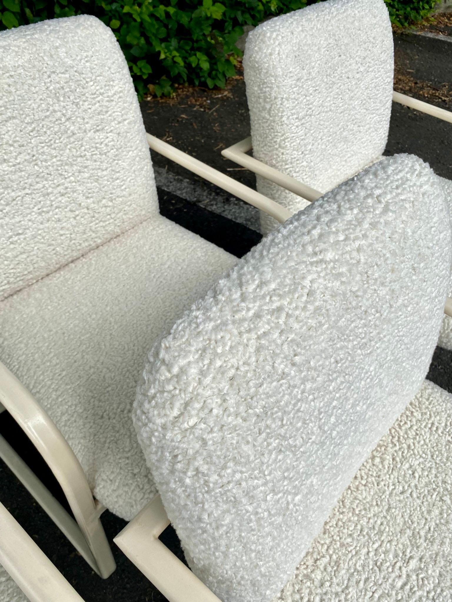 Chaises de salle à manger en porte-à-faux en tissu bouclé Barbara Barry pour Milo Baughman Thayer Coggin Bon état - En vente à Lambertville, NJ