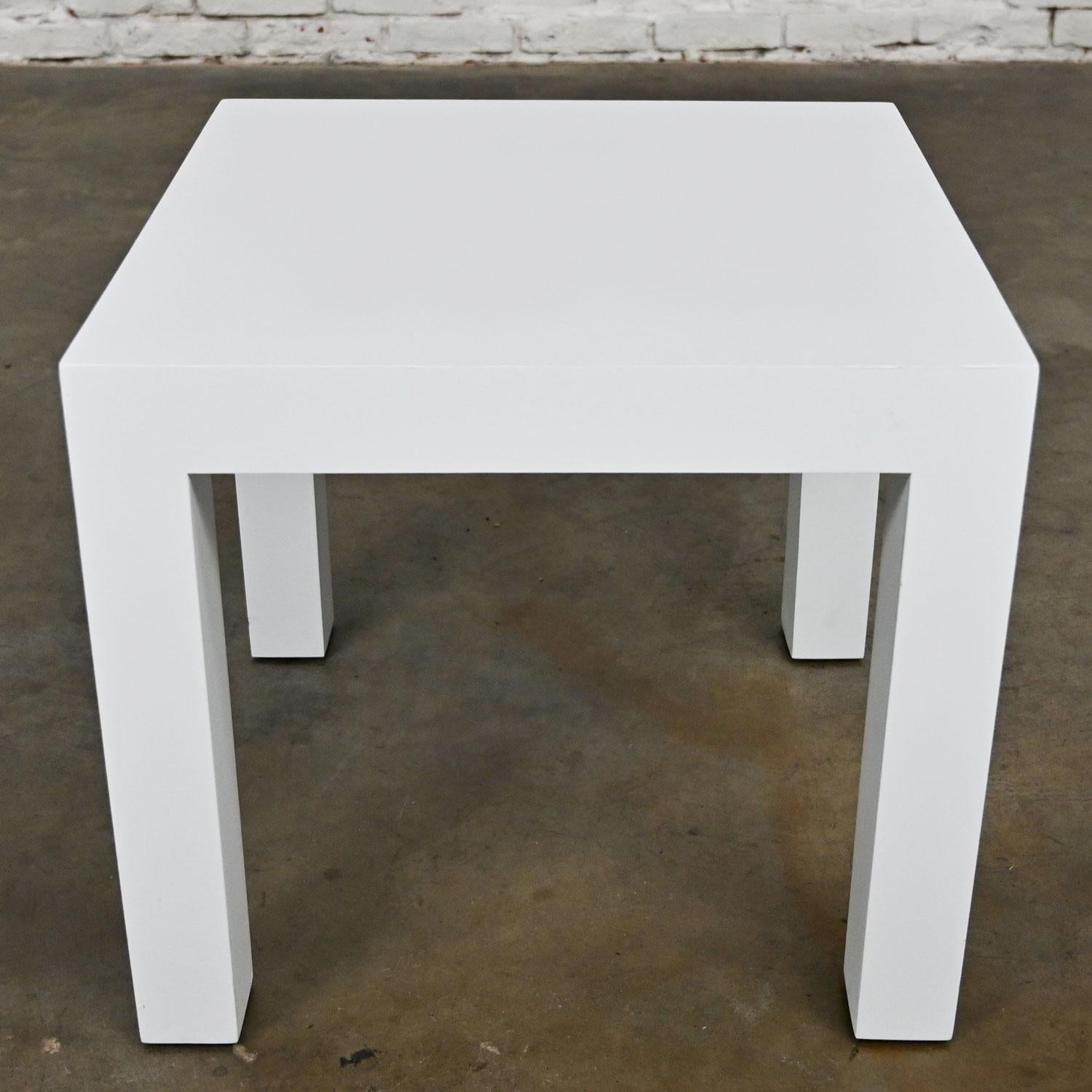 Moderne Table d'appoint Parsons peinte en blanc de 70 pieds carrés, aménagement intérieur de Milo Baughman Thayer Coggin en vente