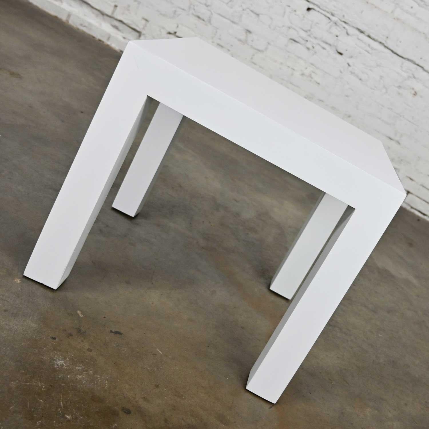 Table d'appoint Parsons peinte en blanc de 70 pieds carrés, aménagement intérieur de Milo Baughman Thayer Coggin en vente 2