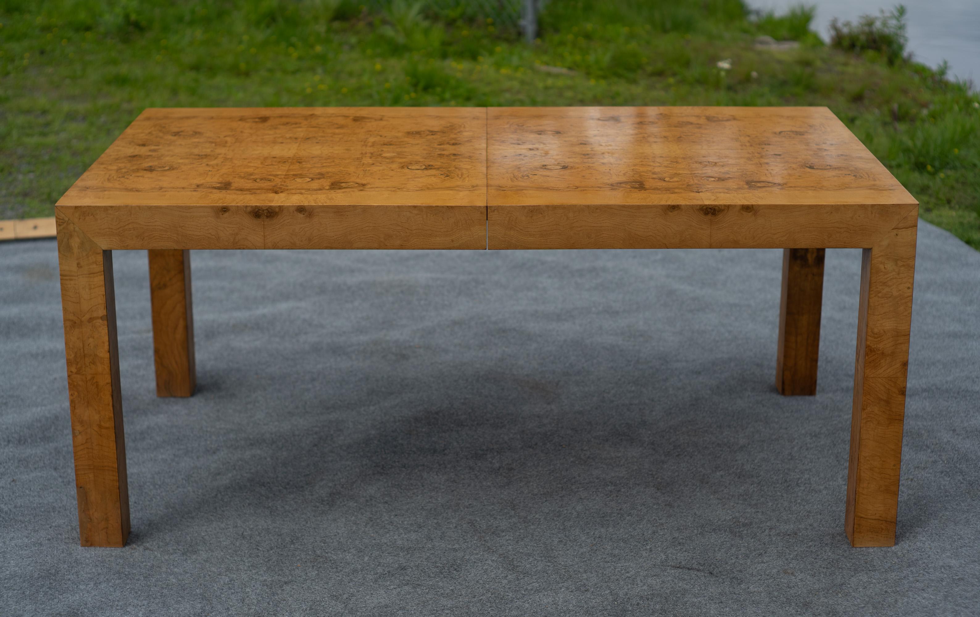 Milo Baughman - Thayer Coggin Mesa de comedor extragrande Parsons Burl con 2 hojas en venta 3