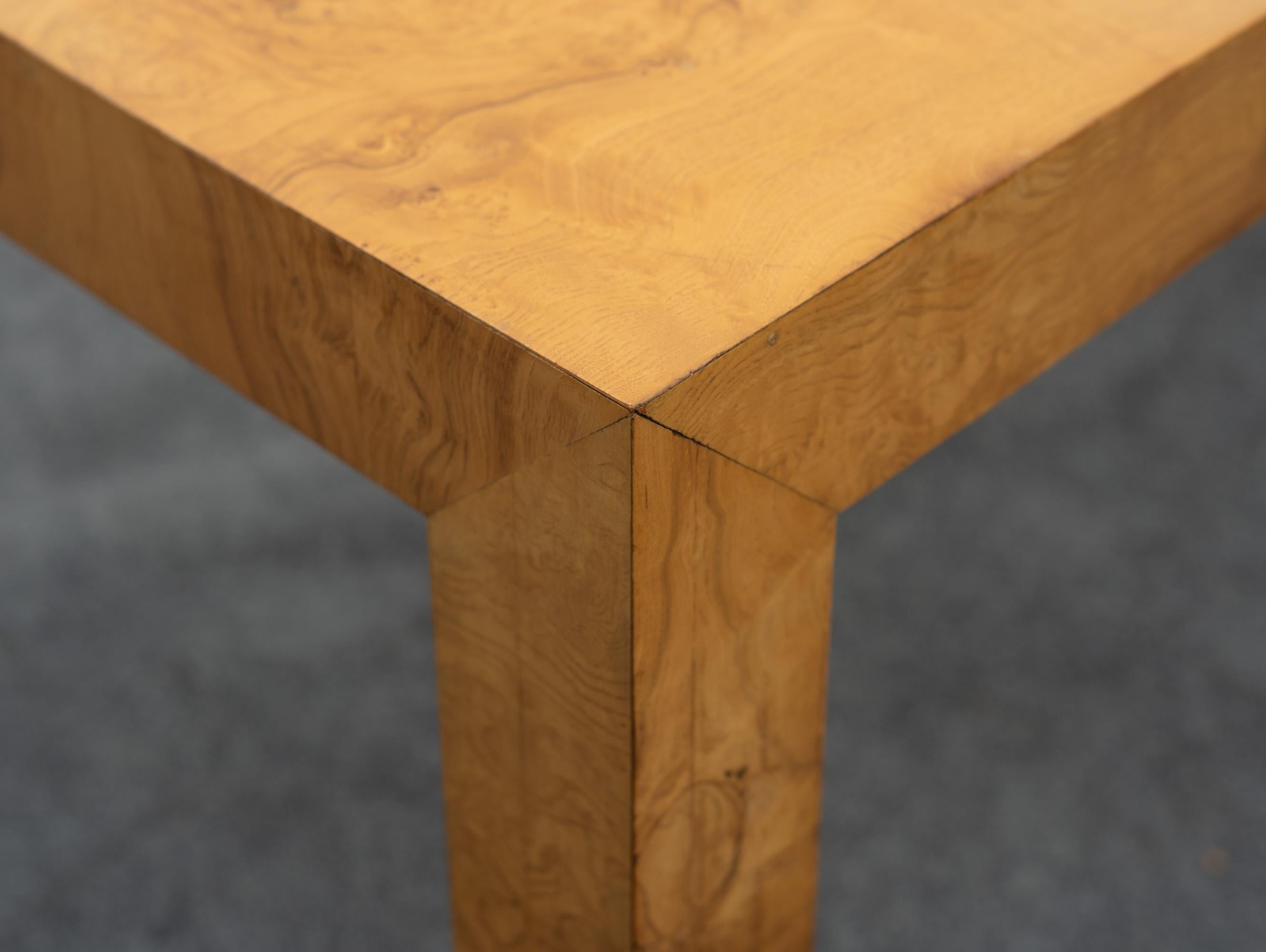 Milo Baughman - Thayer Coggin Mesa de comedor extragrande Parsons Burl con 2 hojas en venta 9