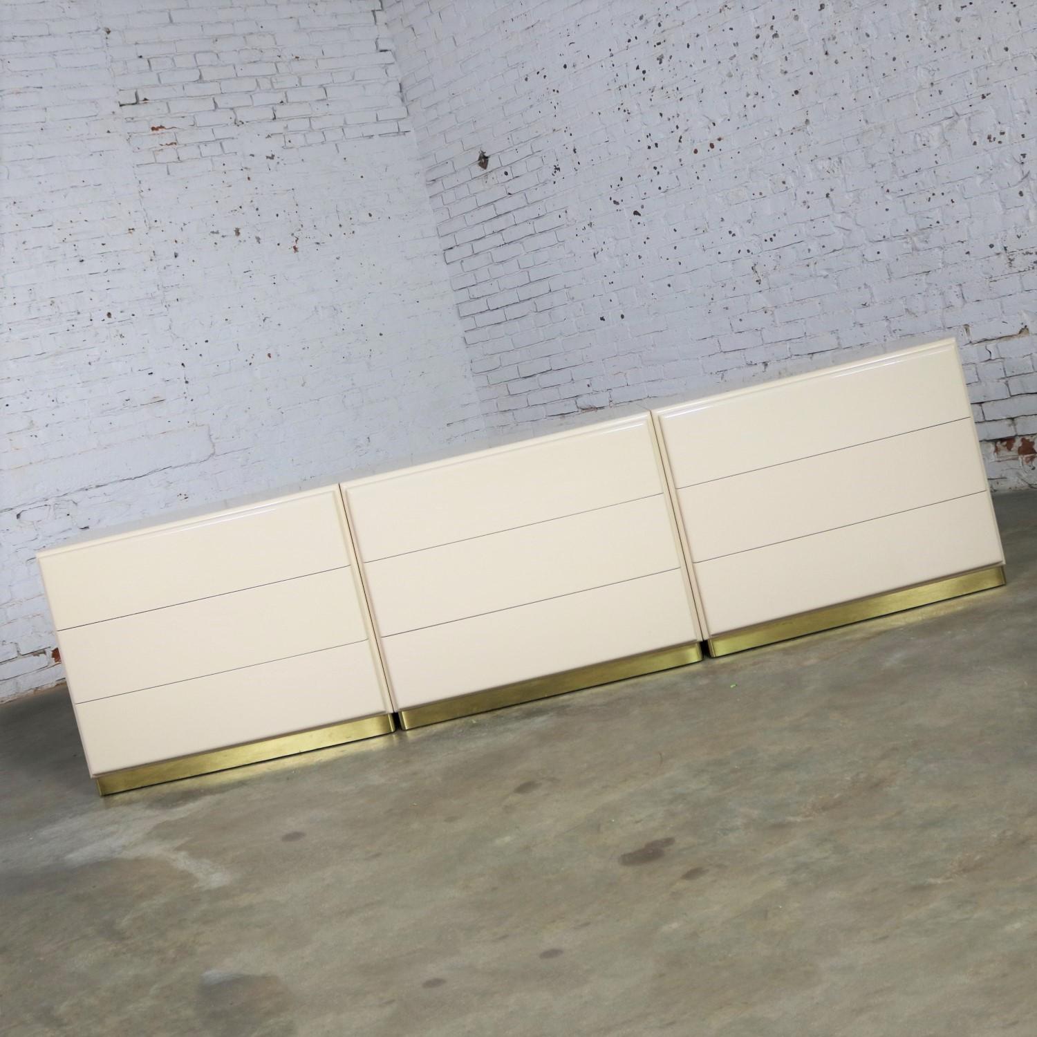 Modern Milo Baughman Thayer Coggin Ivory Lacquered Set of 7, 5 Cabinets 2 Corner Units