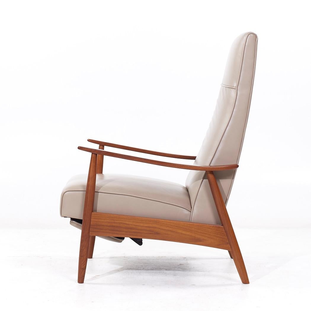 Milo Baughman Thayer Coggin MCM Leather Walnut Lounge Chair Recliner - Pair For Sale 5