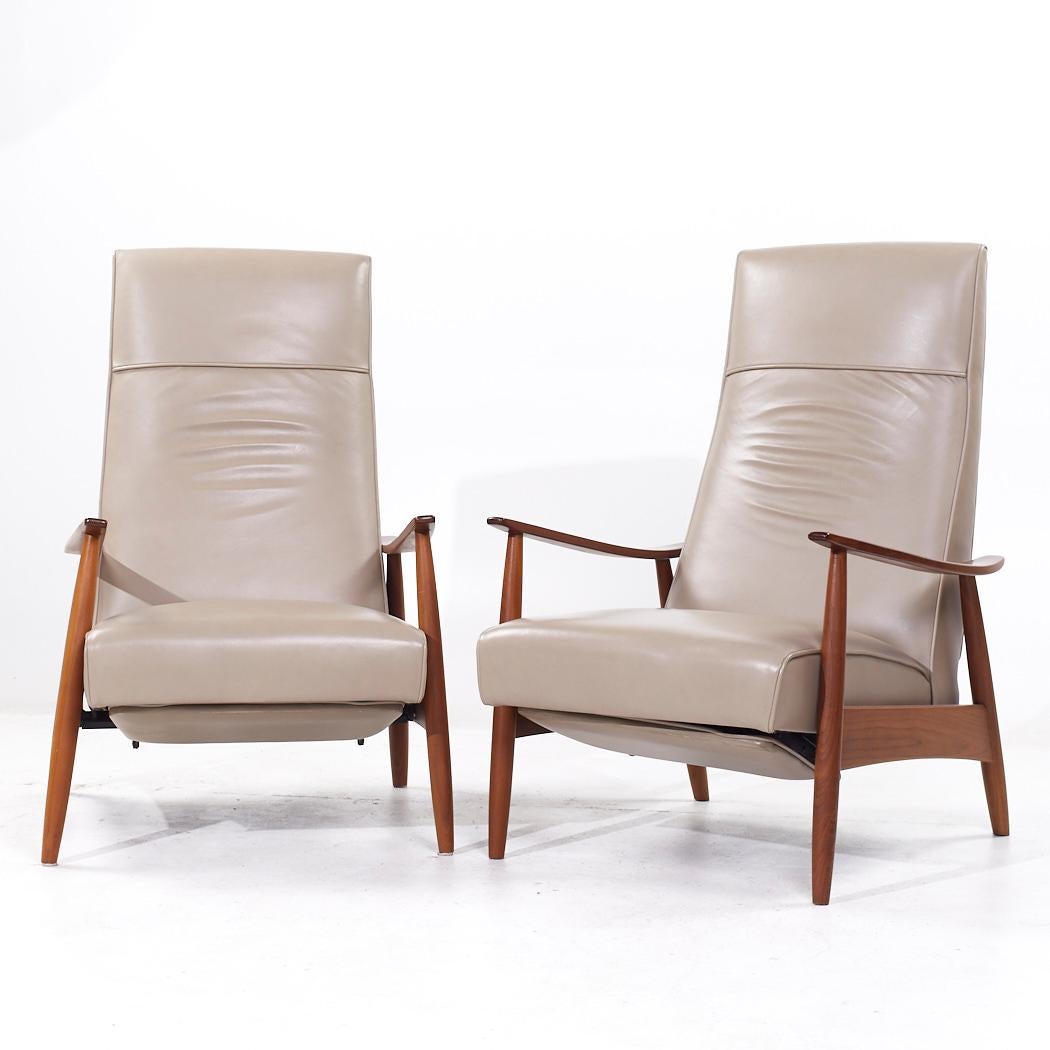 Mid-Century Modern Milo Baughman Thayer Coggin MCM Leather Walnut Lounge Chair Recliner - Pair For Sale