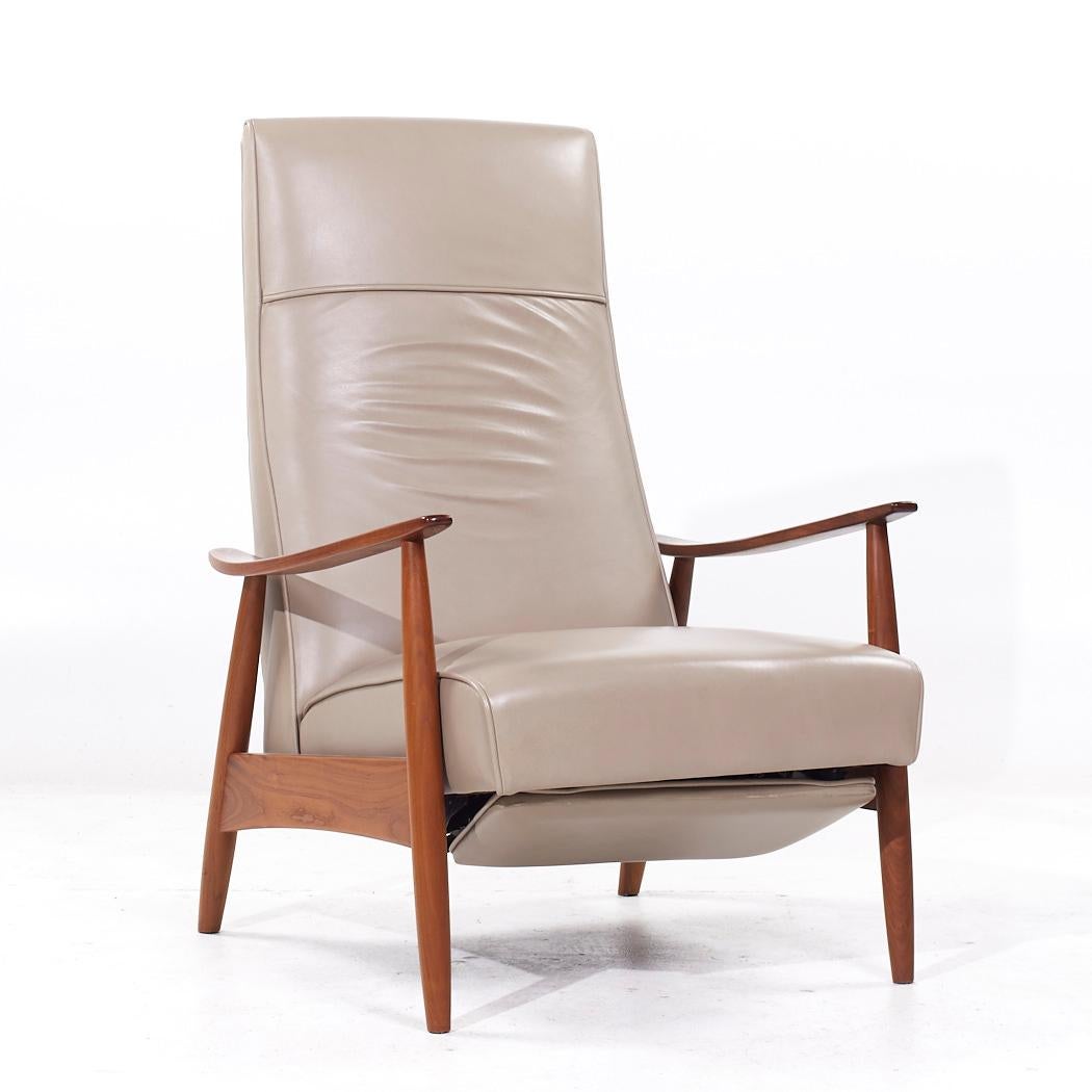 American Milo Baughman Thayer Coggin MCM Leather Walnut Lounge Chair Recliner - Pair For Sale