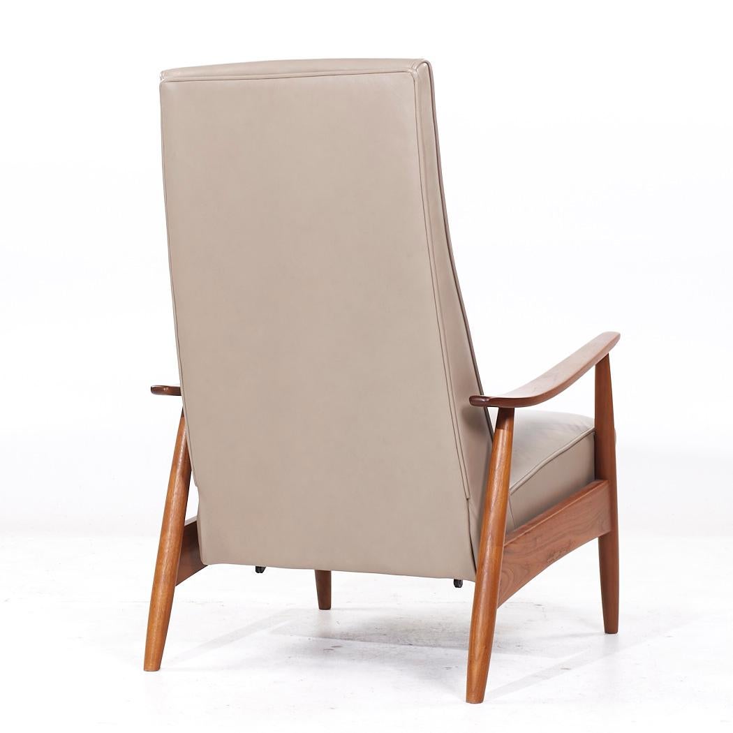 Milo Baughman Thayer Coggin MCM Leather Walnut Lounge Chair Recliner - Pair For Sale 1