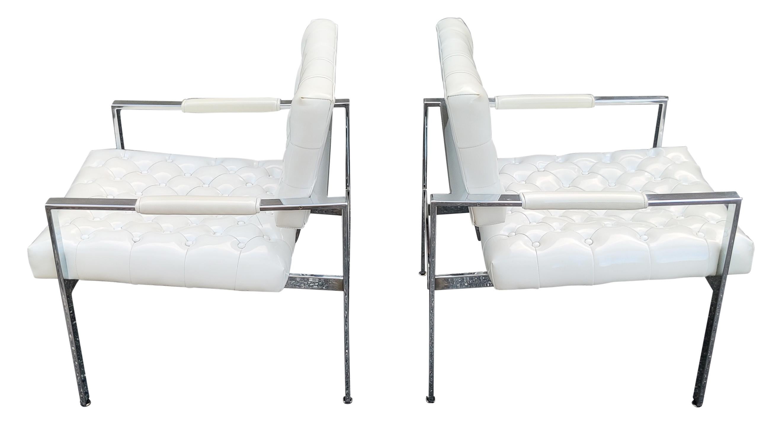 Paire de fauteuils de salon Milo Baughman Thayer Coggin à cadre chromé en vinyle touffeté de diamants Bon état - En vente à Philadelphia, PA