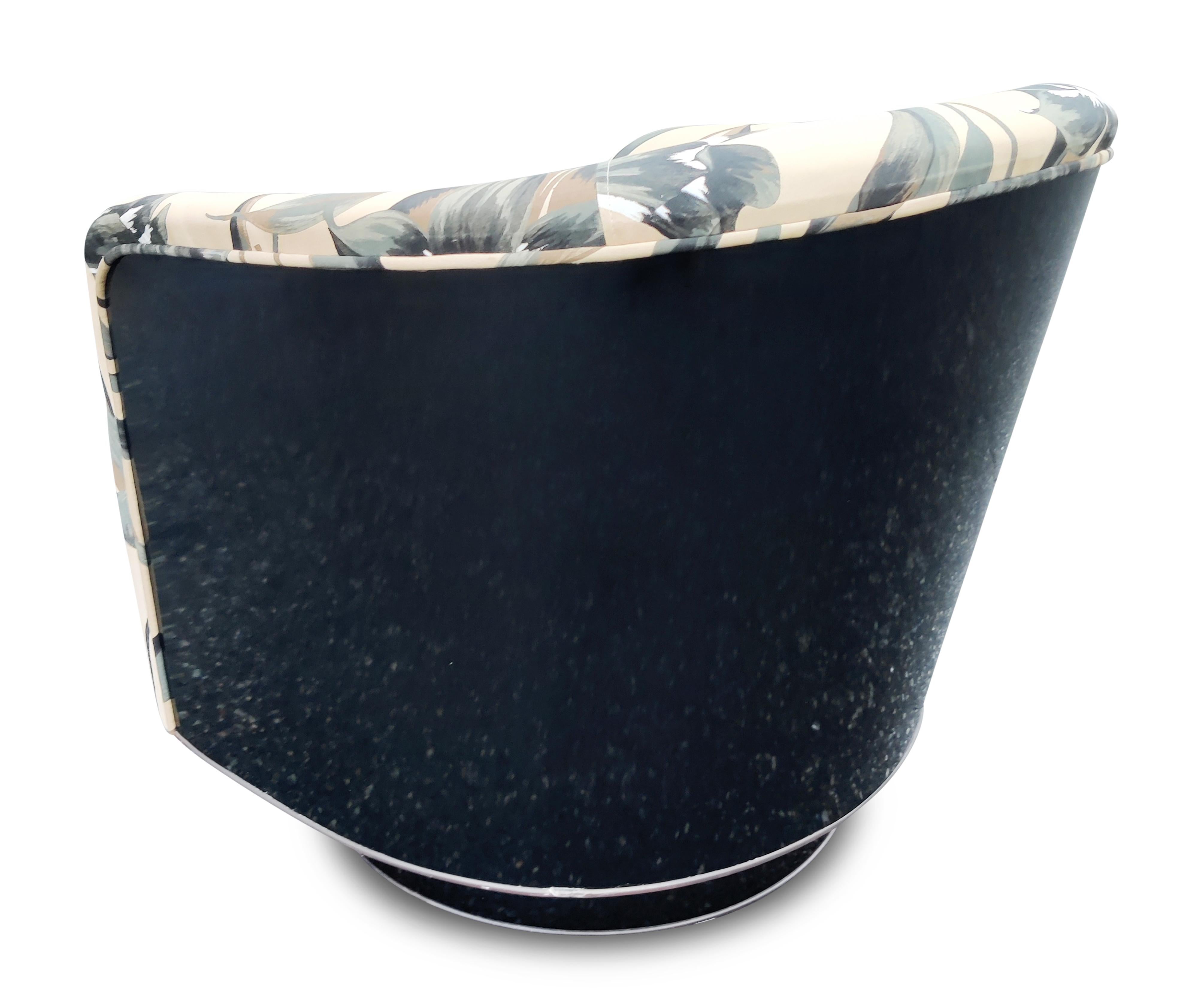 Tappezzeria Milo Baughman - Thayer Coggin Swivel Barrel Lounge Chair Laminato nero lucido in vendita