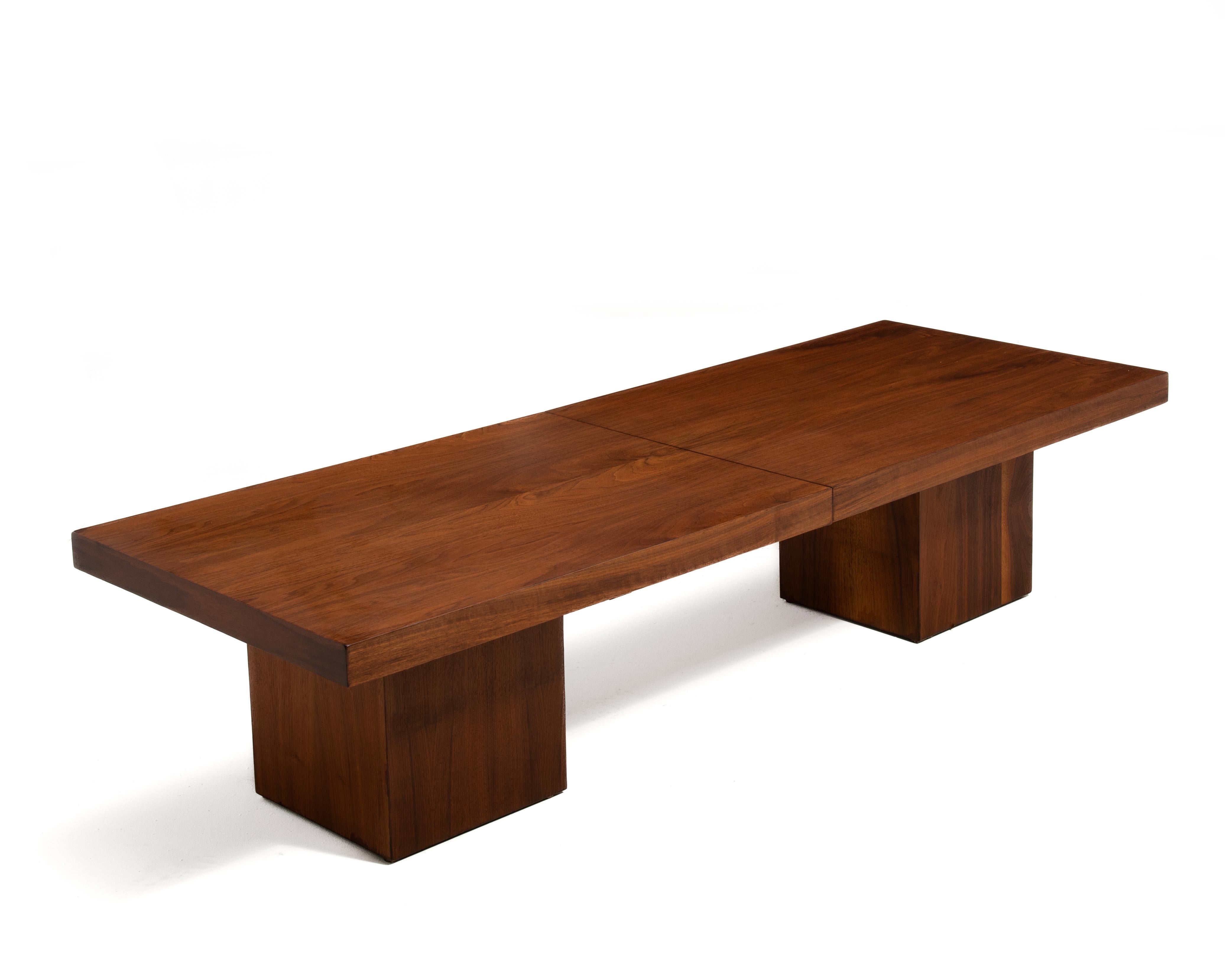 Milo Baughman Thayer Coggin Walnut Expanding Coffee Cocktail Table Unmarked In Good Condition In Forest Grove, PA