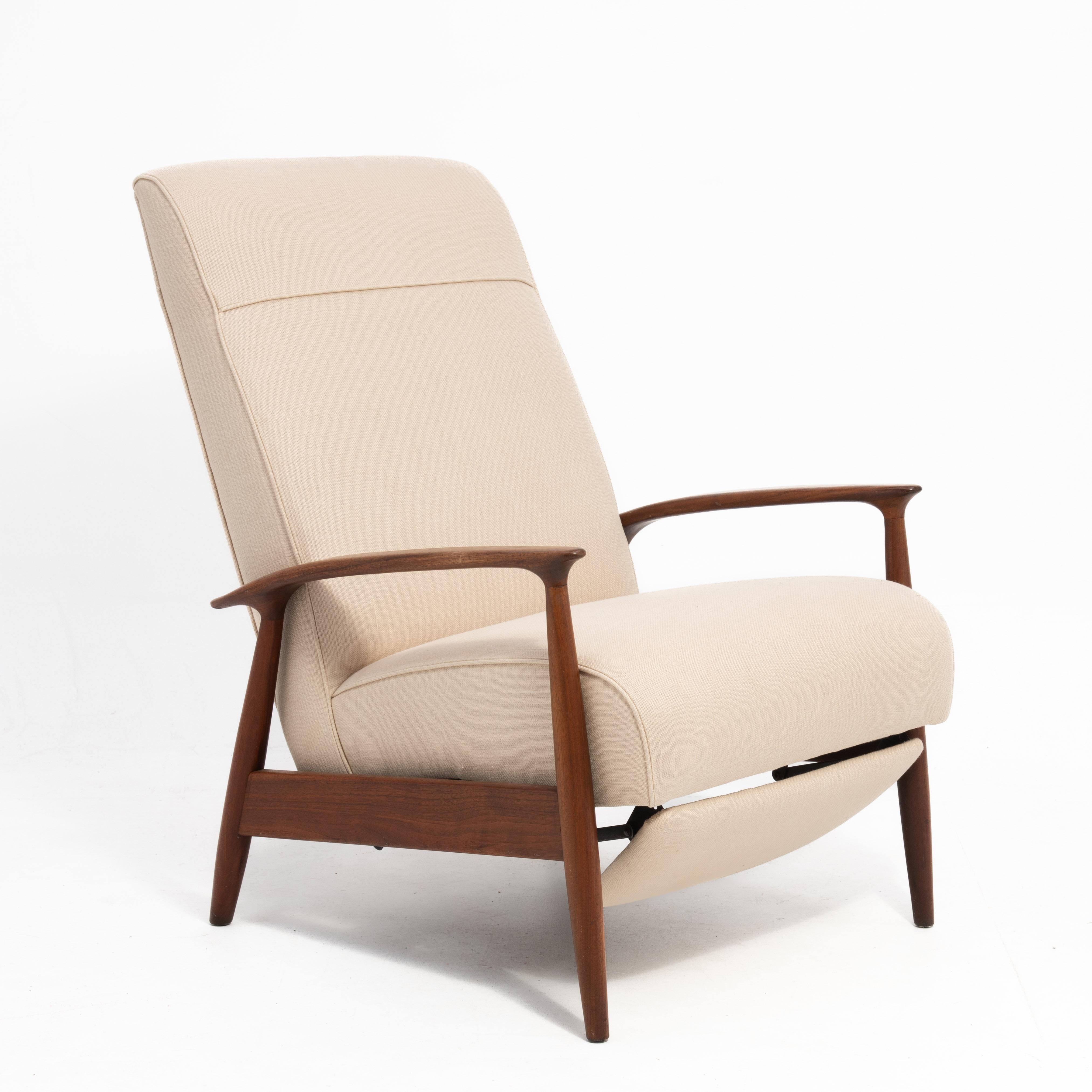 Milo Baughman Thayer Coggin Walnut Lounge Recliner Chair (chaise longue de salon) Bon état - En vente à Forest Grove, PA