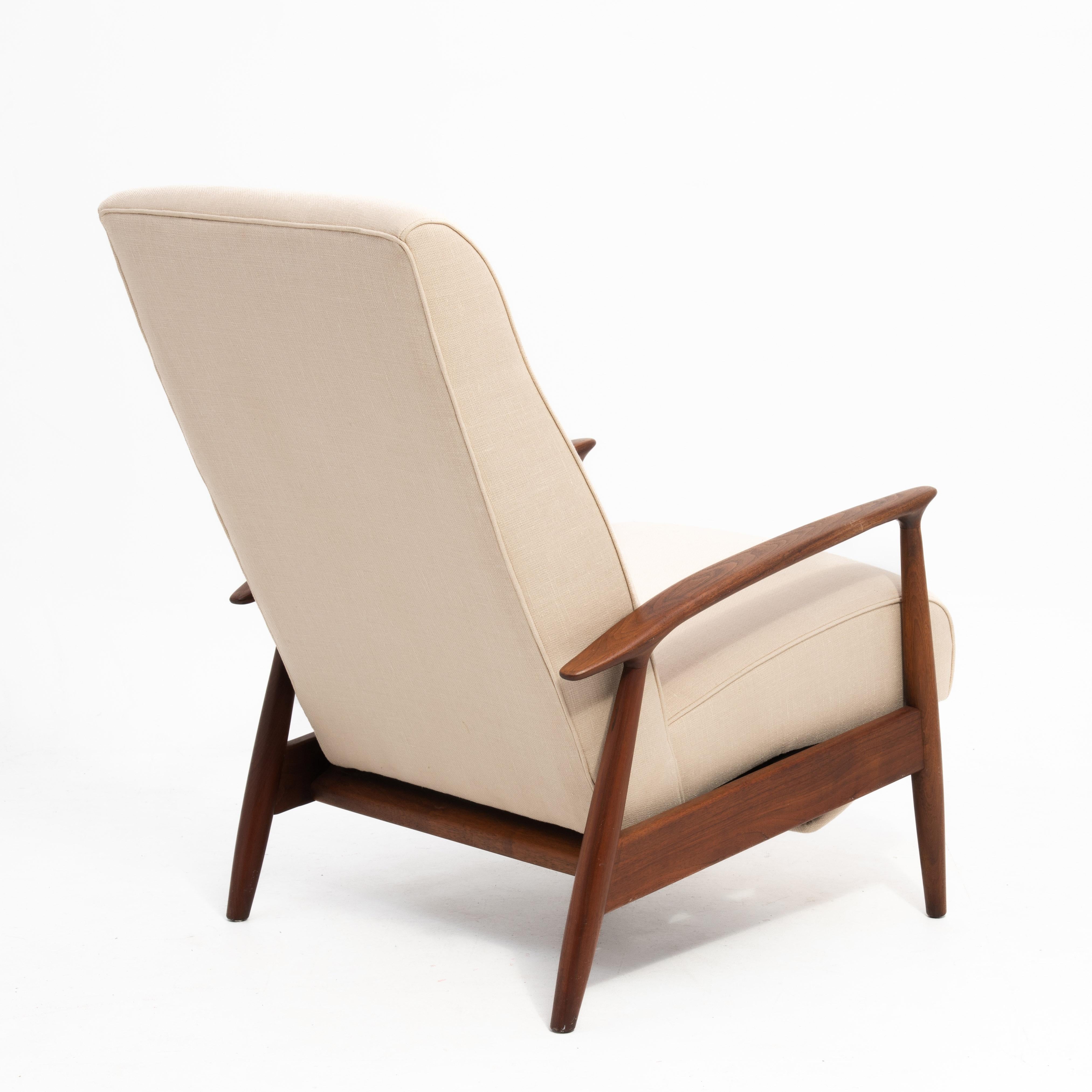 Tissu Milo Baughman Thayer Coggin Walnut Lounge Recliner Chair (chaise longue de salon) en vente