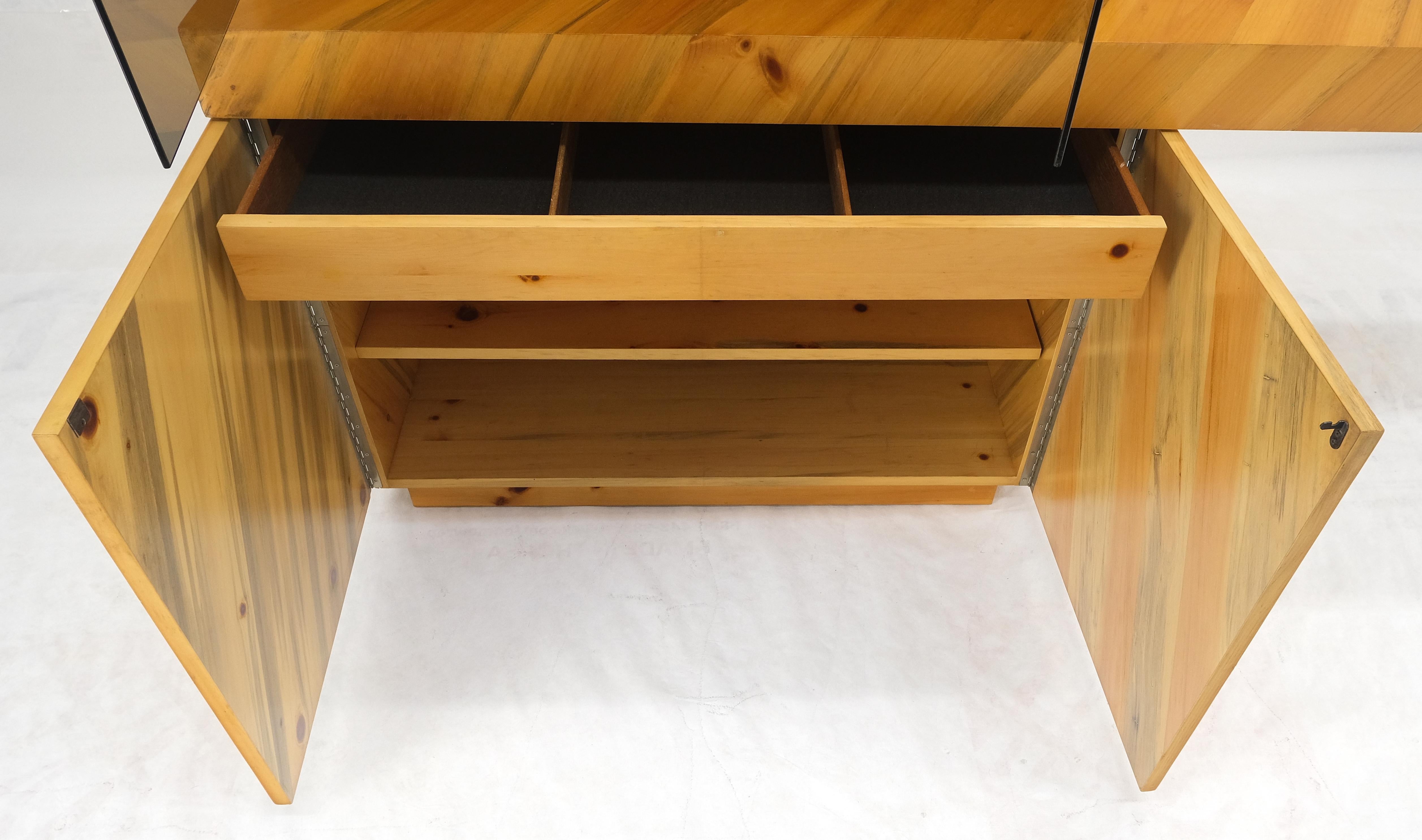 Milo Baughman Thayer Cog in legno di tasso, console a sbalzo, vetrinetta In condizioni ottime in vendita a Rockaway, NJ