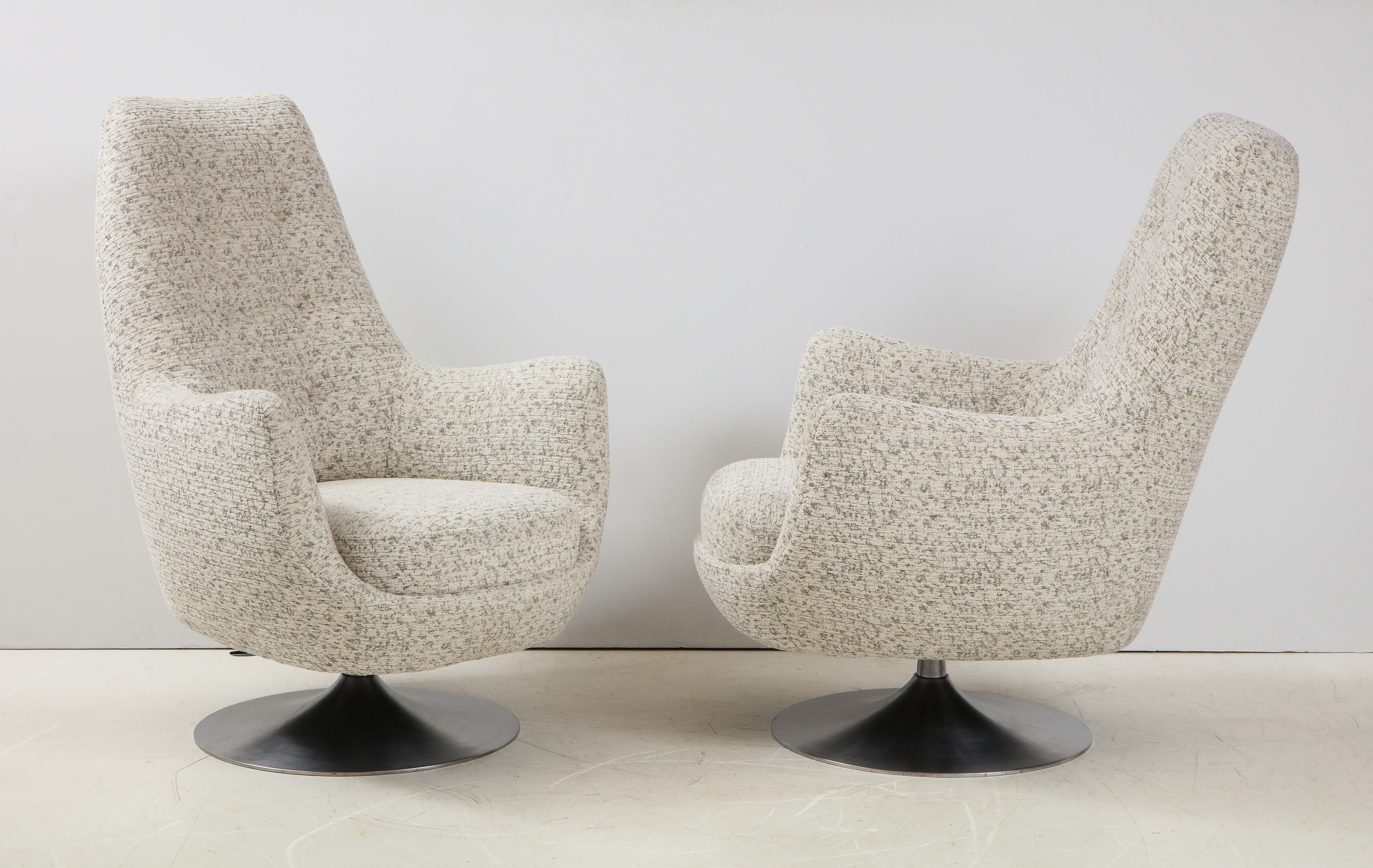 Mid-Century Modern Single Milo Baughman, Thayer Coogin Swivel Club Chair For Sale