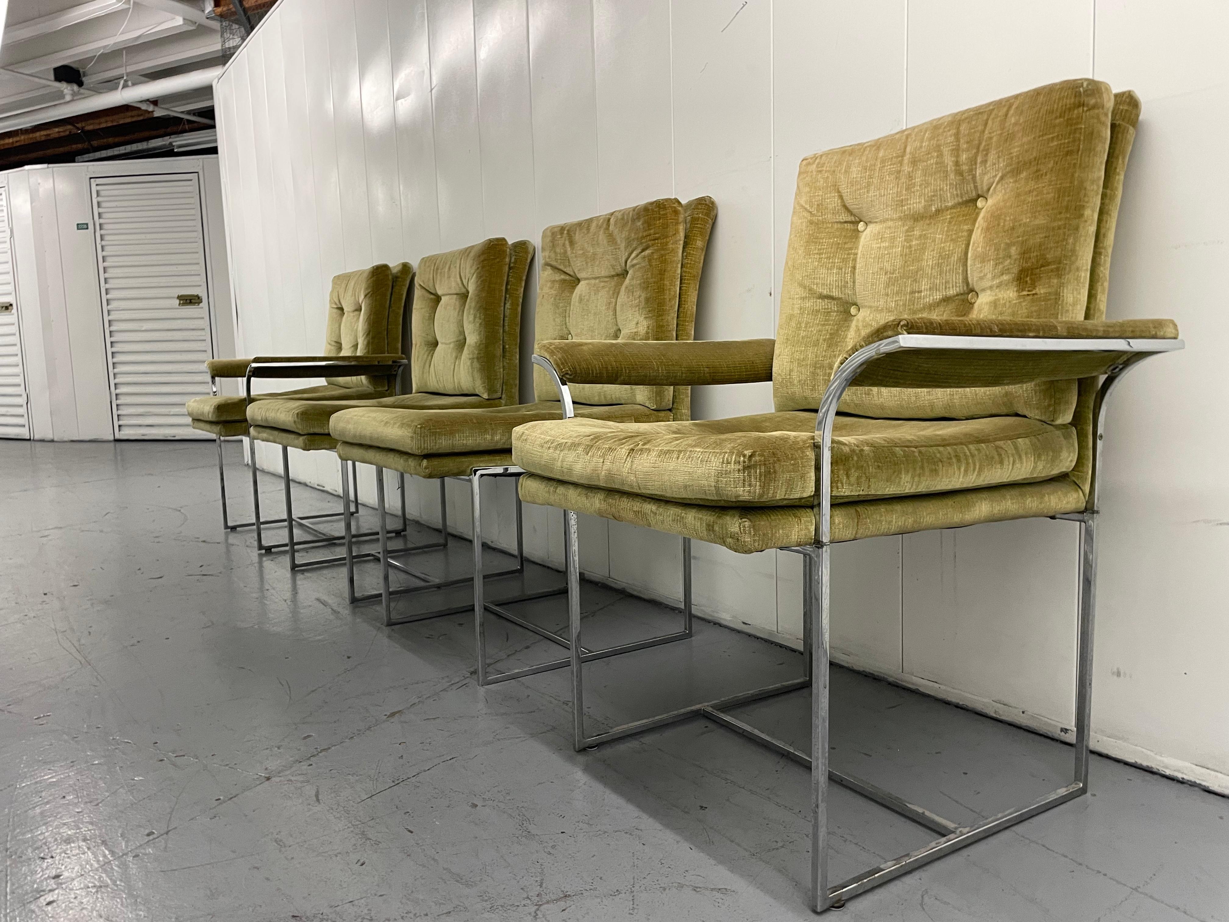 An all original Set of 4 mid-century Milo Baughman Thin Line chrome dining chairs for Thayer Coggin upholstered in original light green. Circa 1960s.

Two captains chairs with arms and two regular dining chairs.

In good original vintage condition