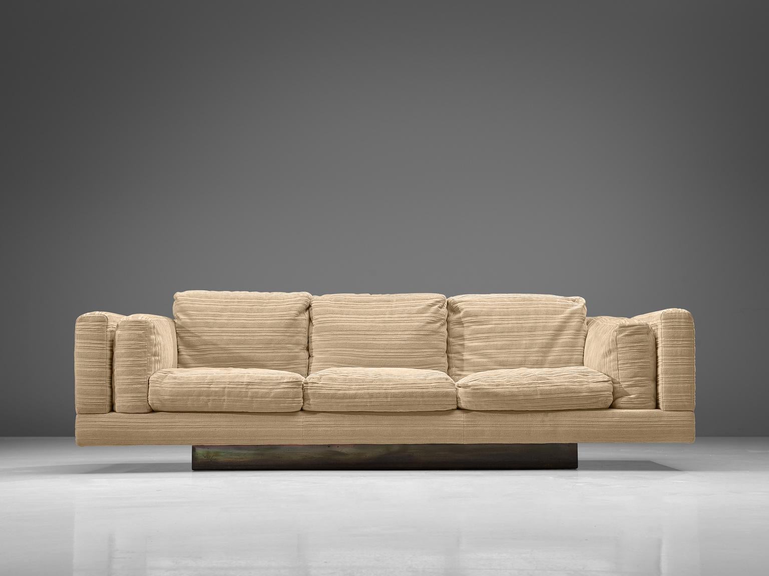Milo Baughman for Thayer Coggin, three seat sofa, fabric and metal, United States, 1970s. 

This grand three-seat sofa by Milo Baughman is designed in a modest, yet distinguished look. A comfortable sofa has thick cushions for the seat, which a