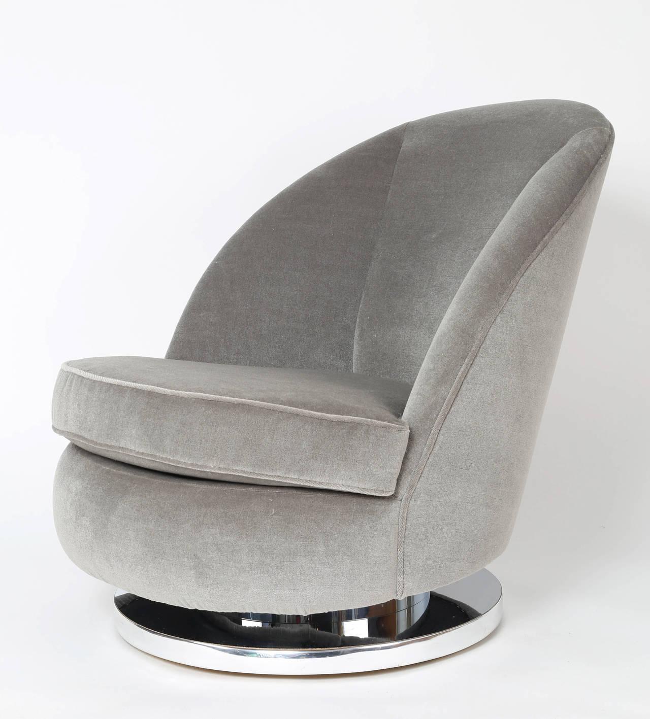 Late 20th Century Milo Baughman Tilt and Swivel Lounge Chairs in Grey